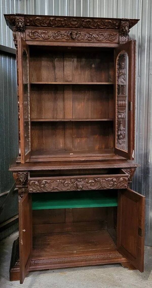 Buffet de pavillon de chasse en bois massif sculpté époque XIXeme