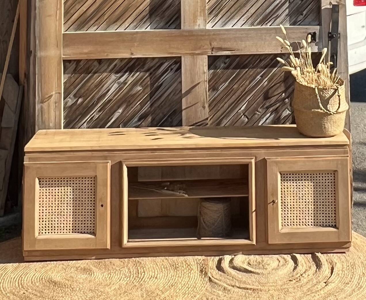 Meuble télé tv ancien en bois brut et cannage