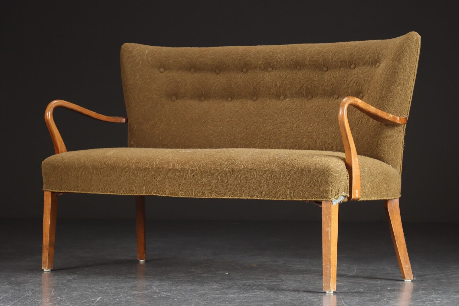 Beech wood sofa with curved armrests, 1940s/50s