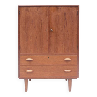 Storage unit with doors and drawers