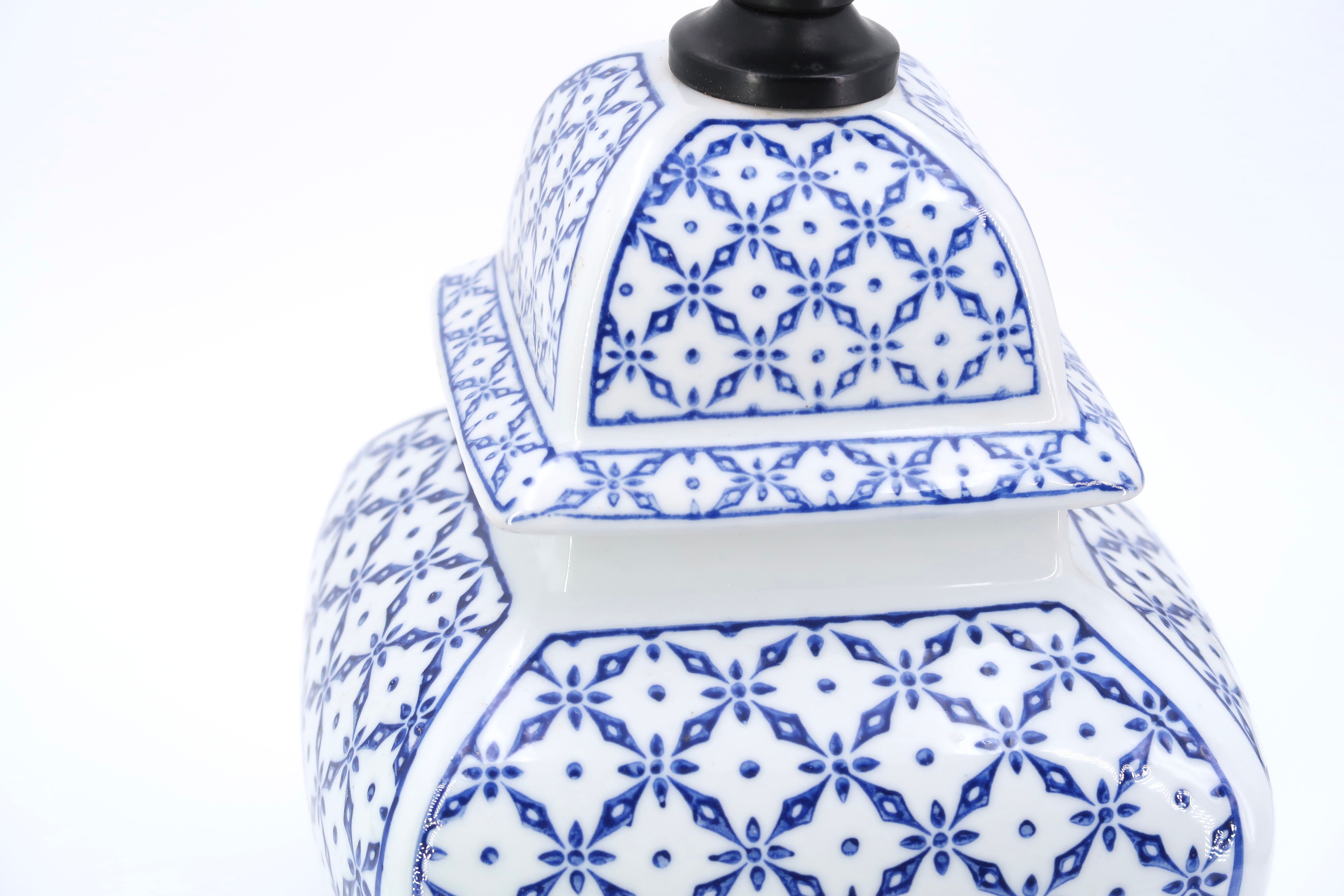 White and blue porcelain lamp