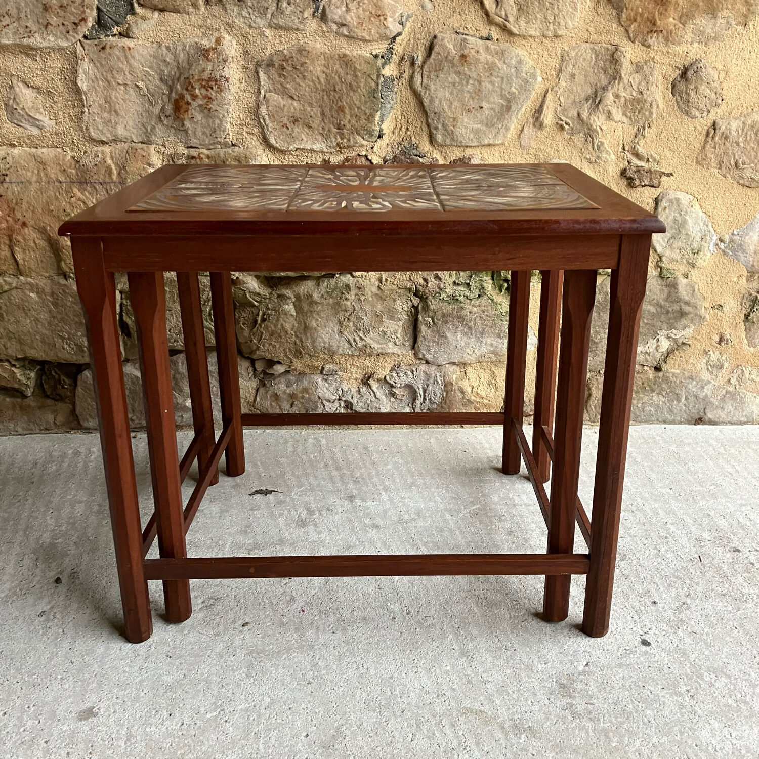 Ceramic trundle table