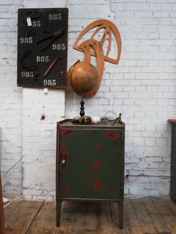 Placard industriel, meuble d'atelier en tôle