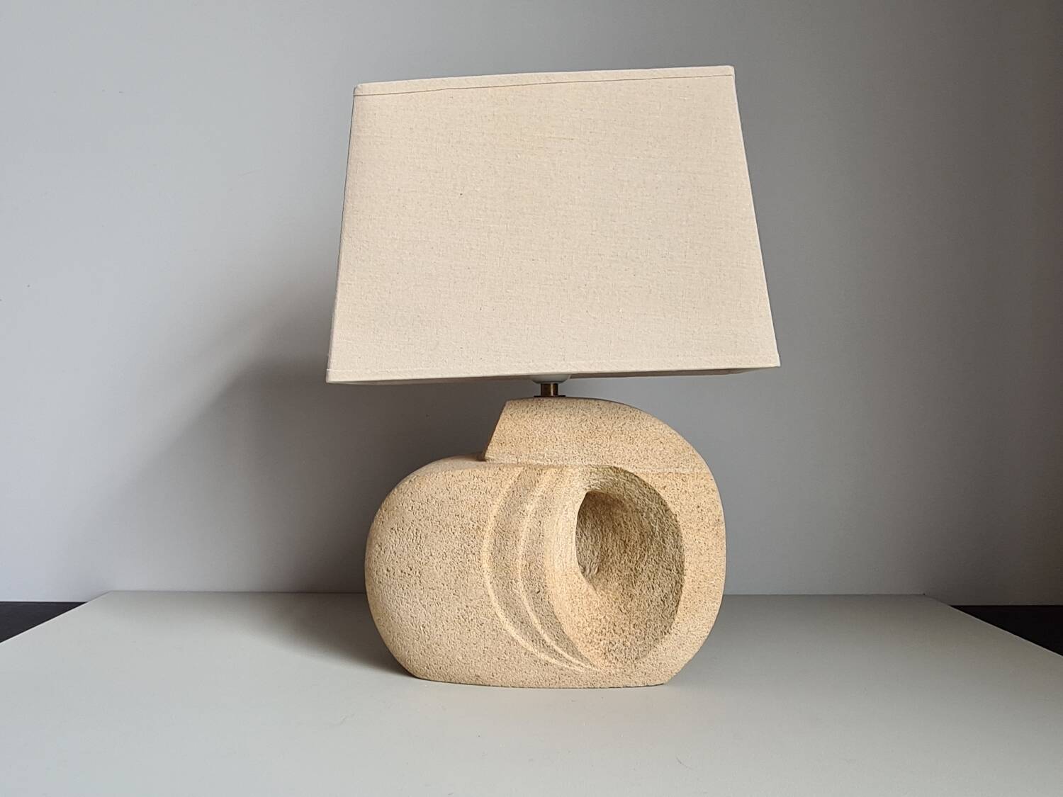 Albert Tormos style sculpture lamp in white stone / 60s / art / artisanal work / Mid-Century / France / 20th century