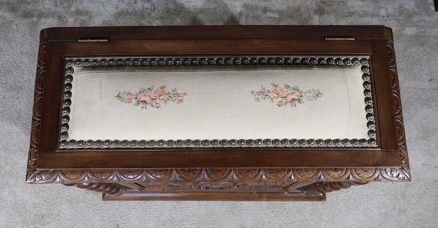 Coffre à linge de palier en hêtre et noyer massif, style louis xiii – fin xixe