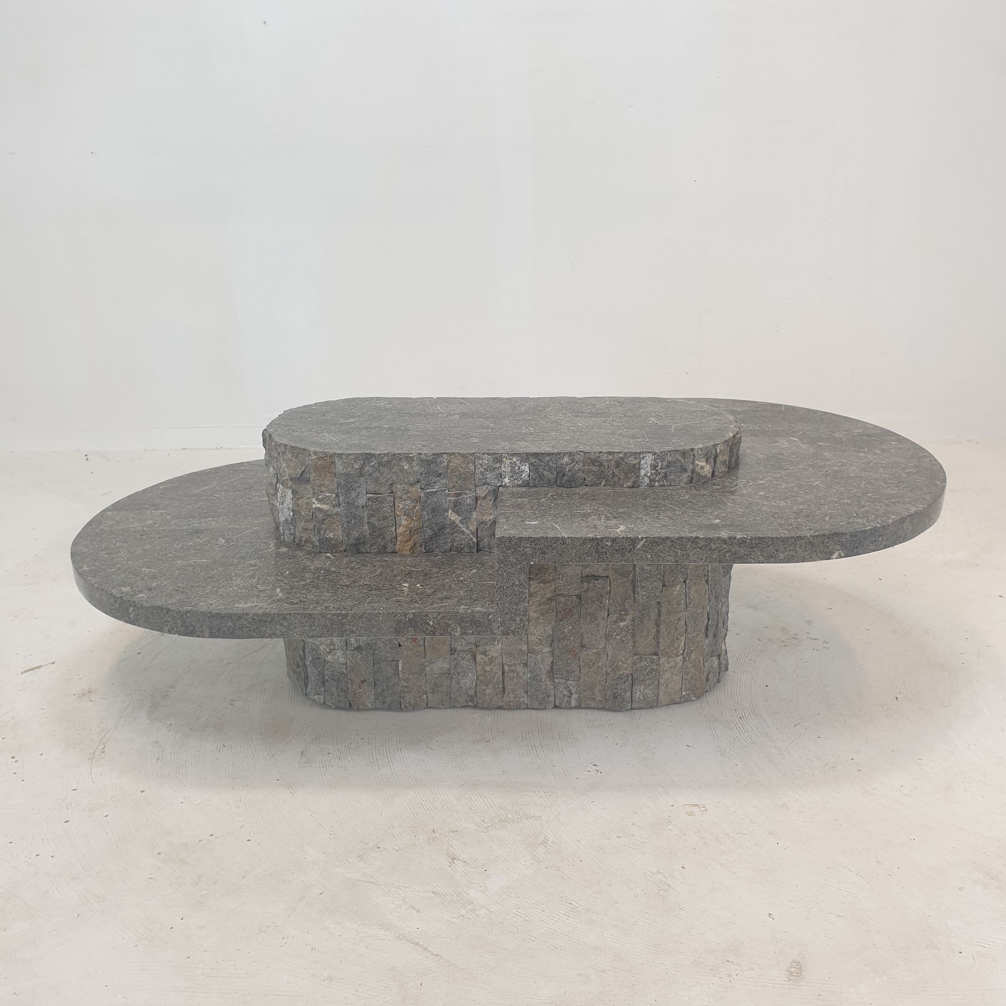 Table basse en pierre fossile, Magnussen Ponte, années 1980