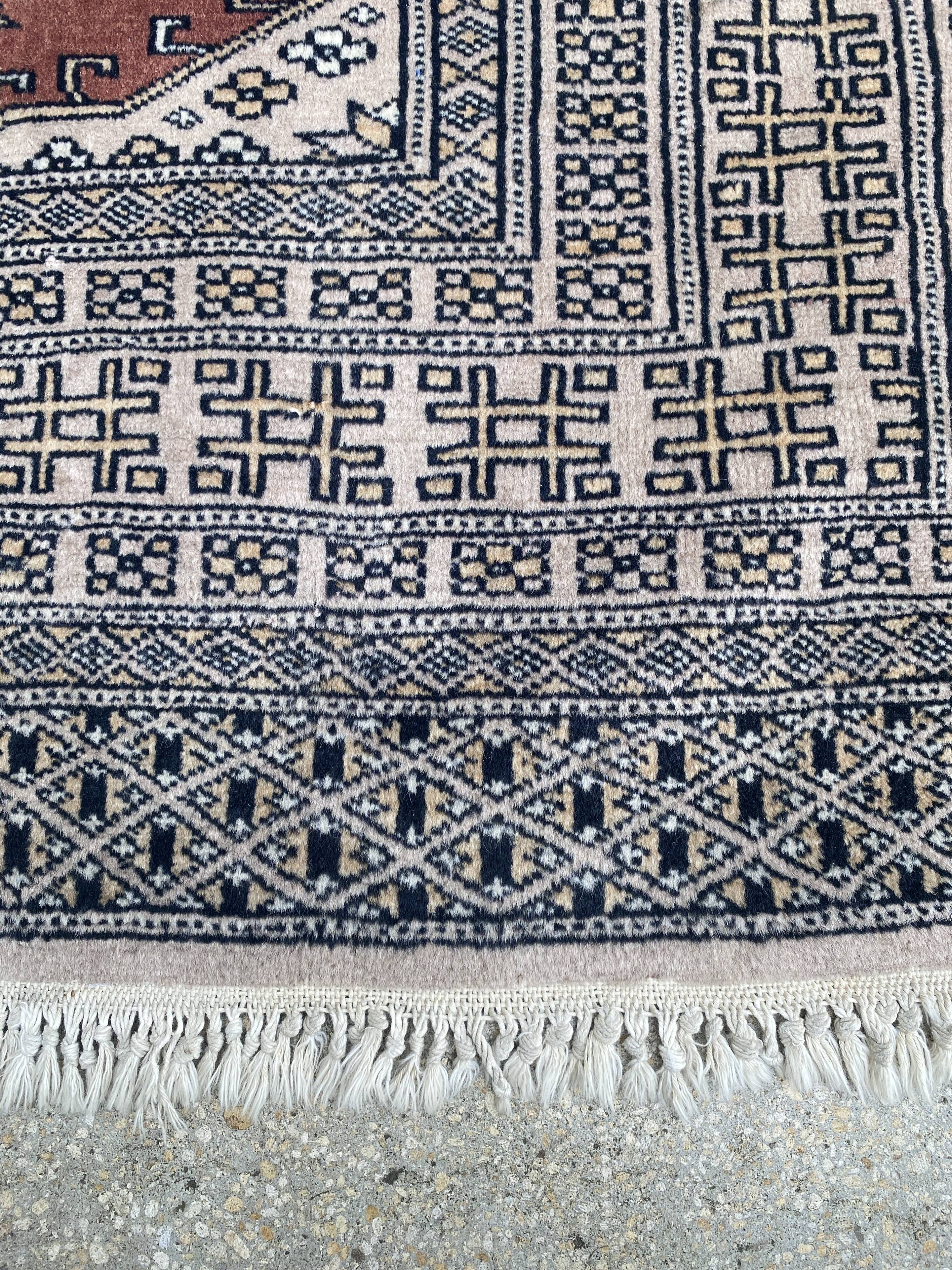 Vintage hand knotted rug with geometric patterns on a grey/beige/terracotta background 170 x 96 cm