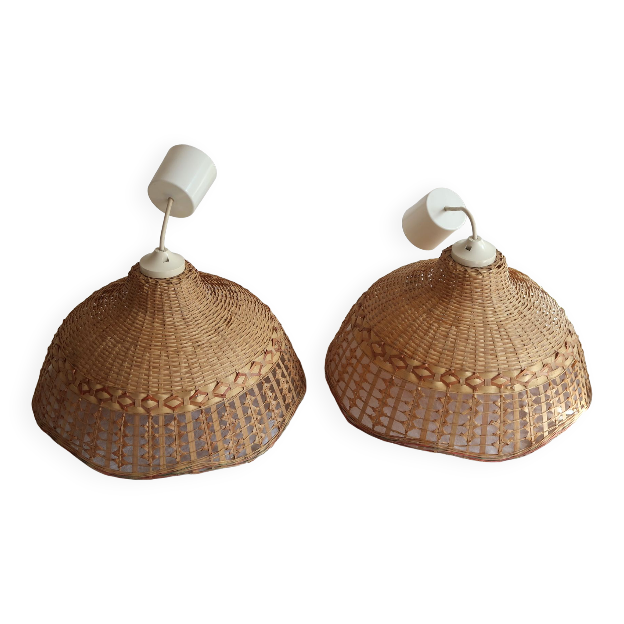 Pair of suspensions in woven wicker