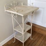 Iron apparatus table