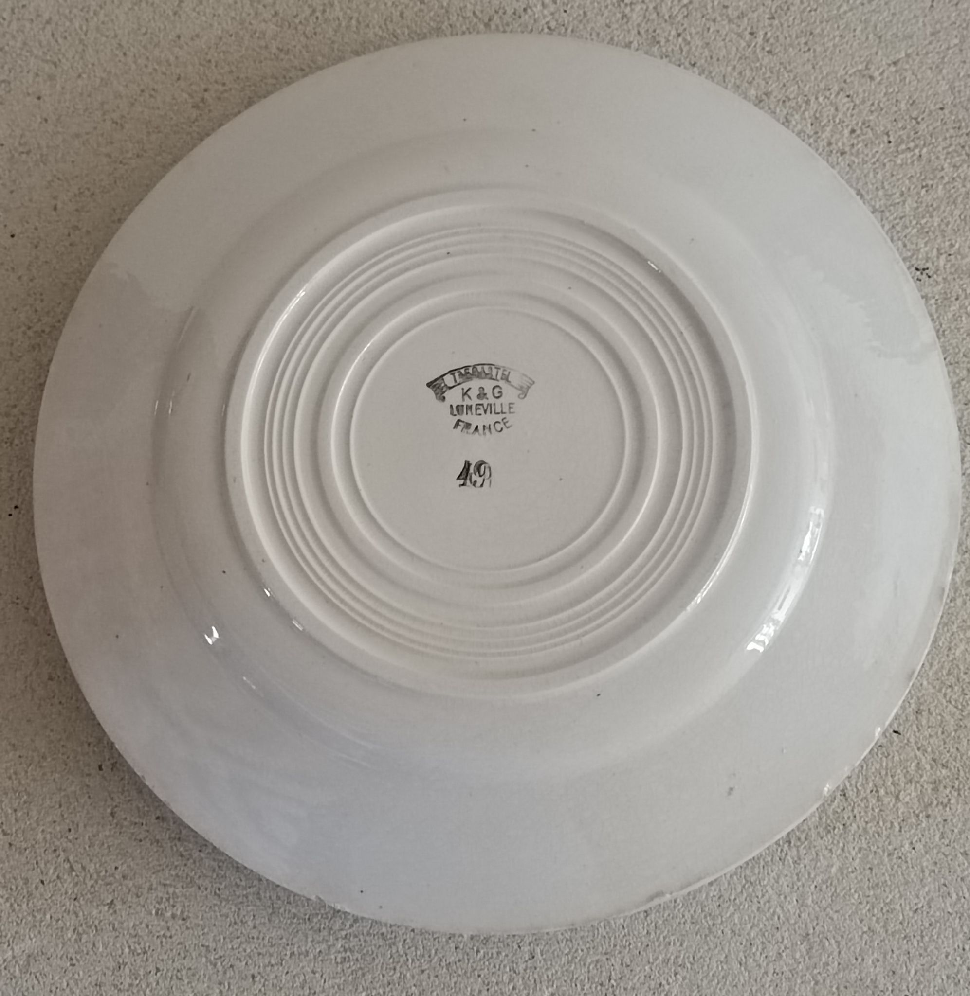 Lot de 5 assiettes terre de fer dépareillées
