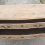 Commode dite " sauteuse " en bois massif