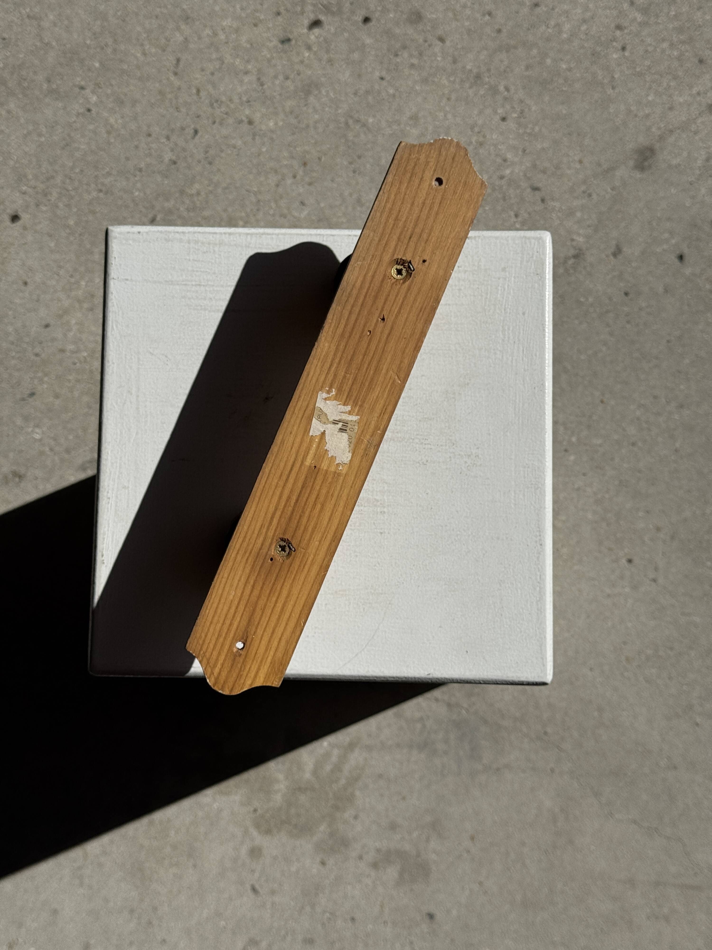 Small coat hook with two round button hooks in pine H5