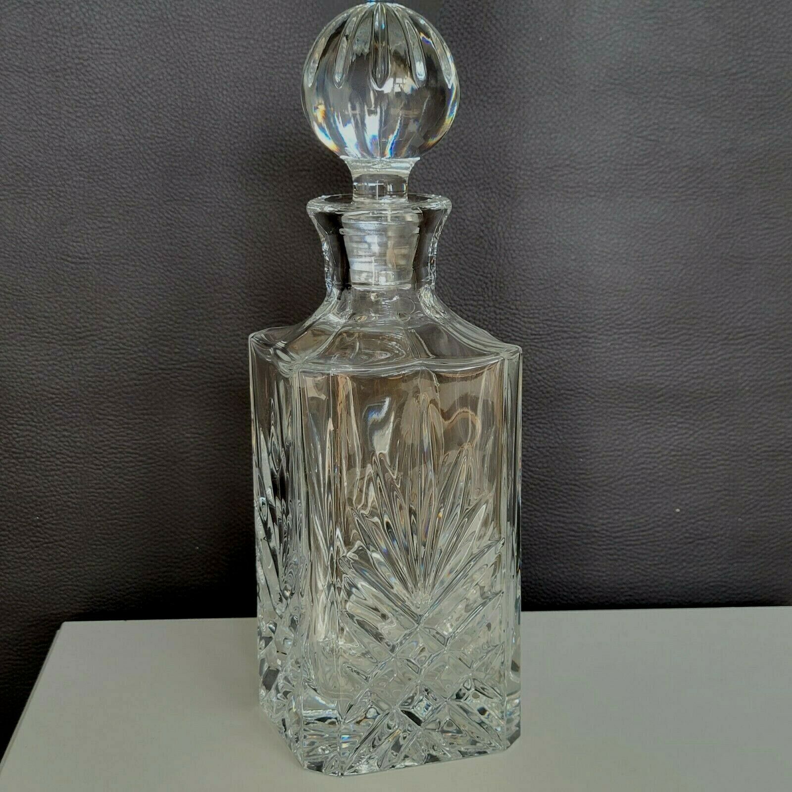 Whisky decanter square bottle in molded crystal