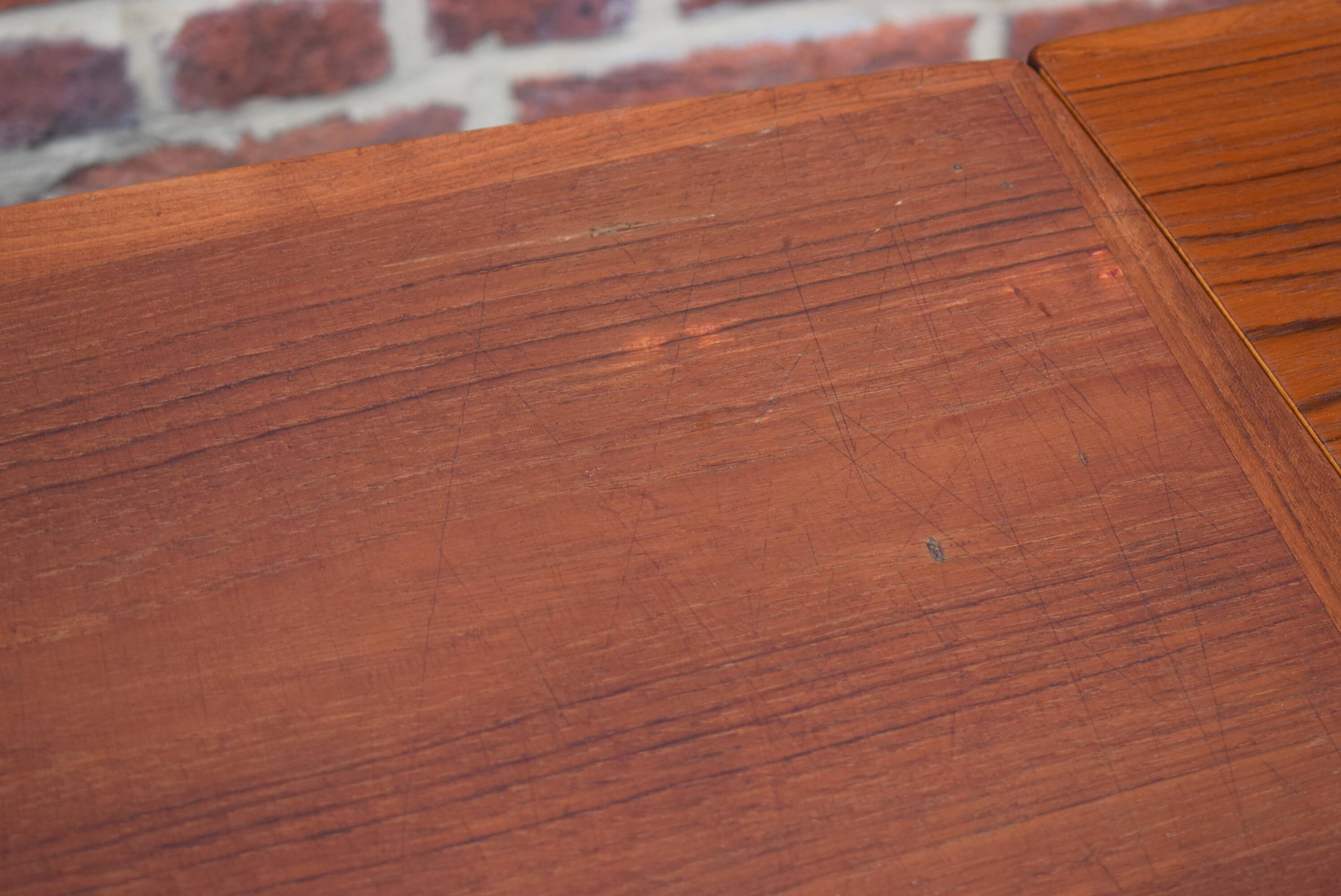 Hundevad chicken table