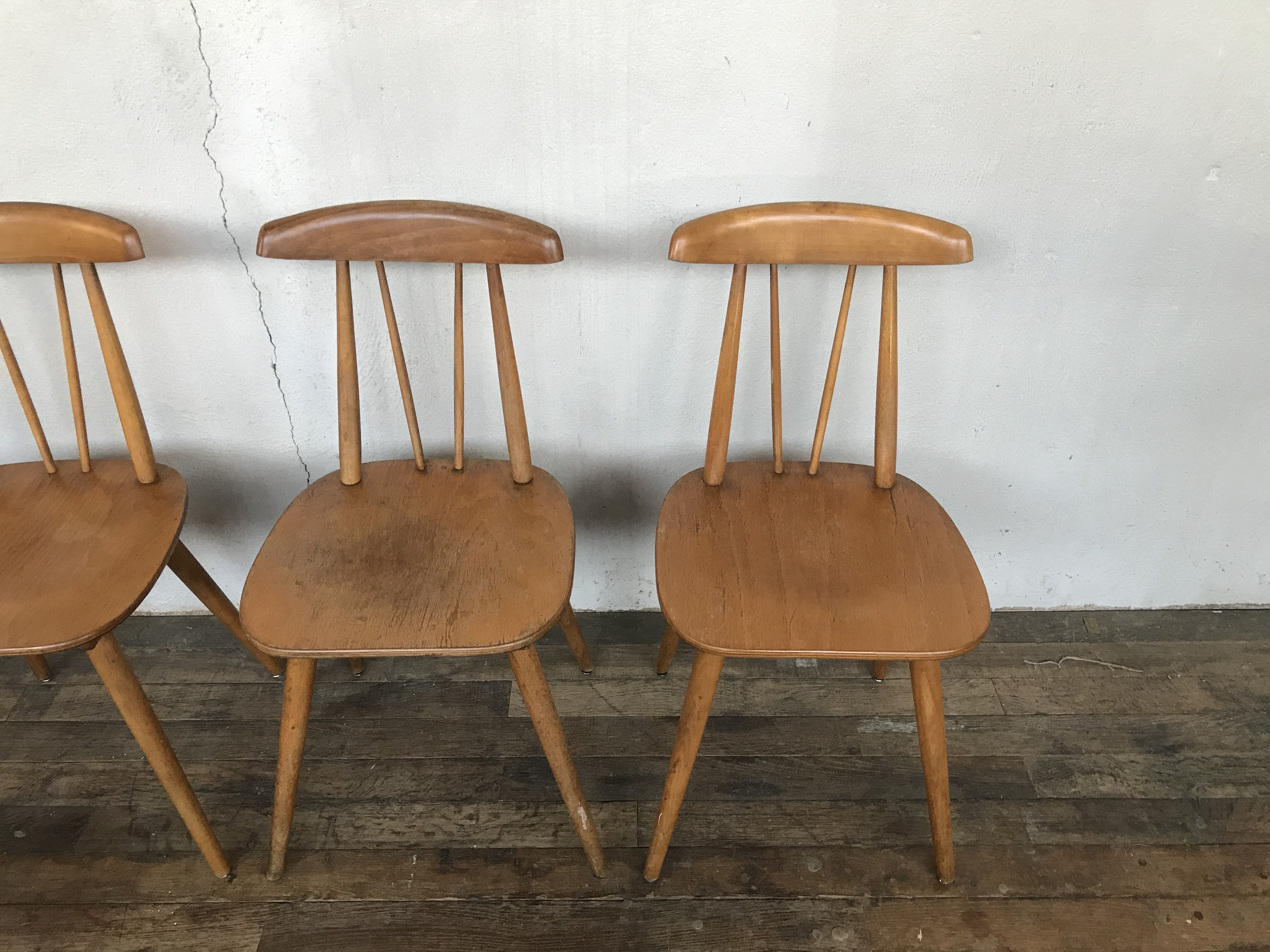 Series of 4 chairs