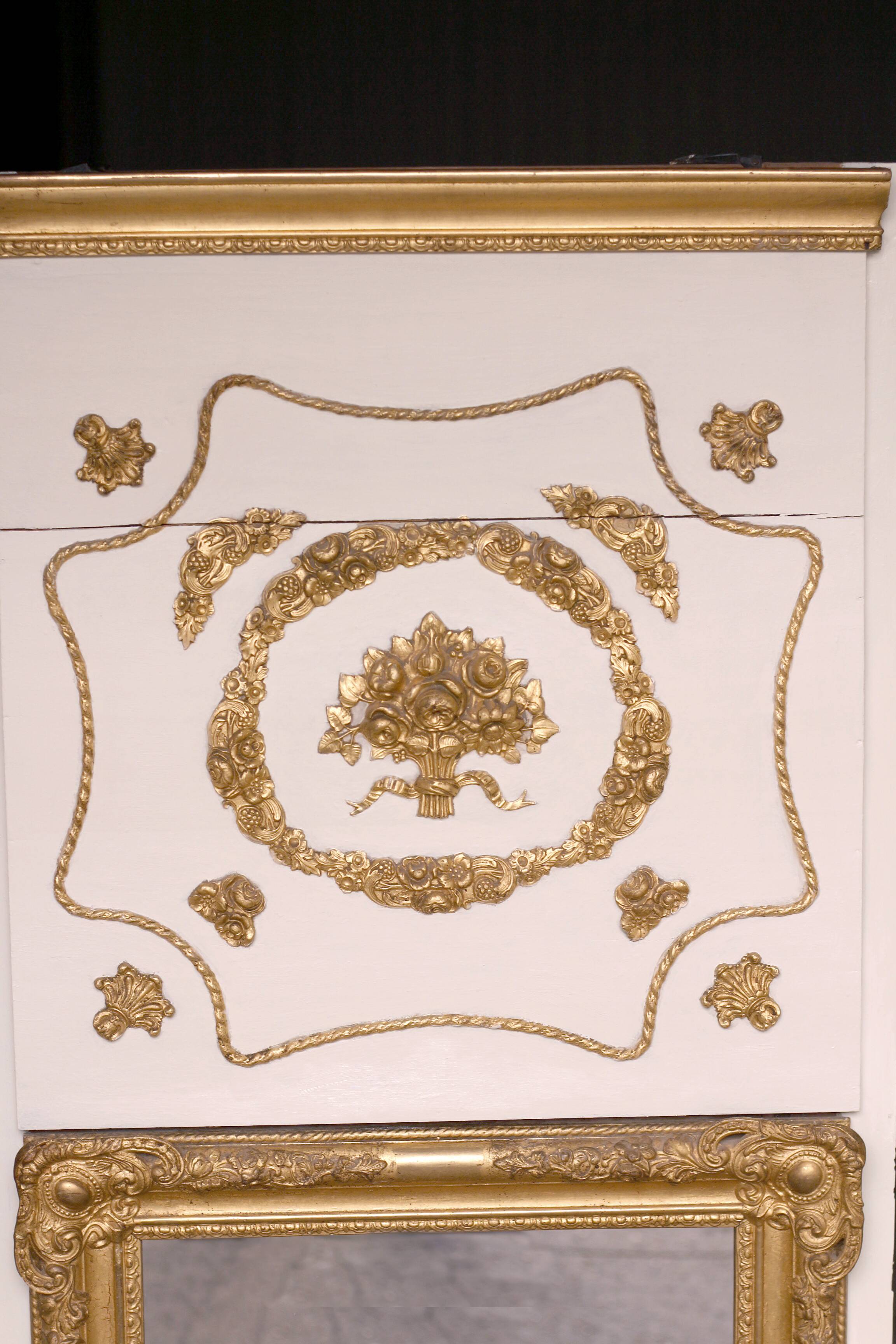 Magical: trumeau circa 1900. Superb gilding, royal allure.