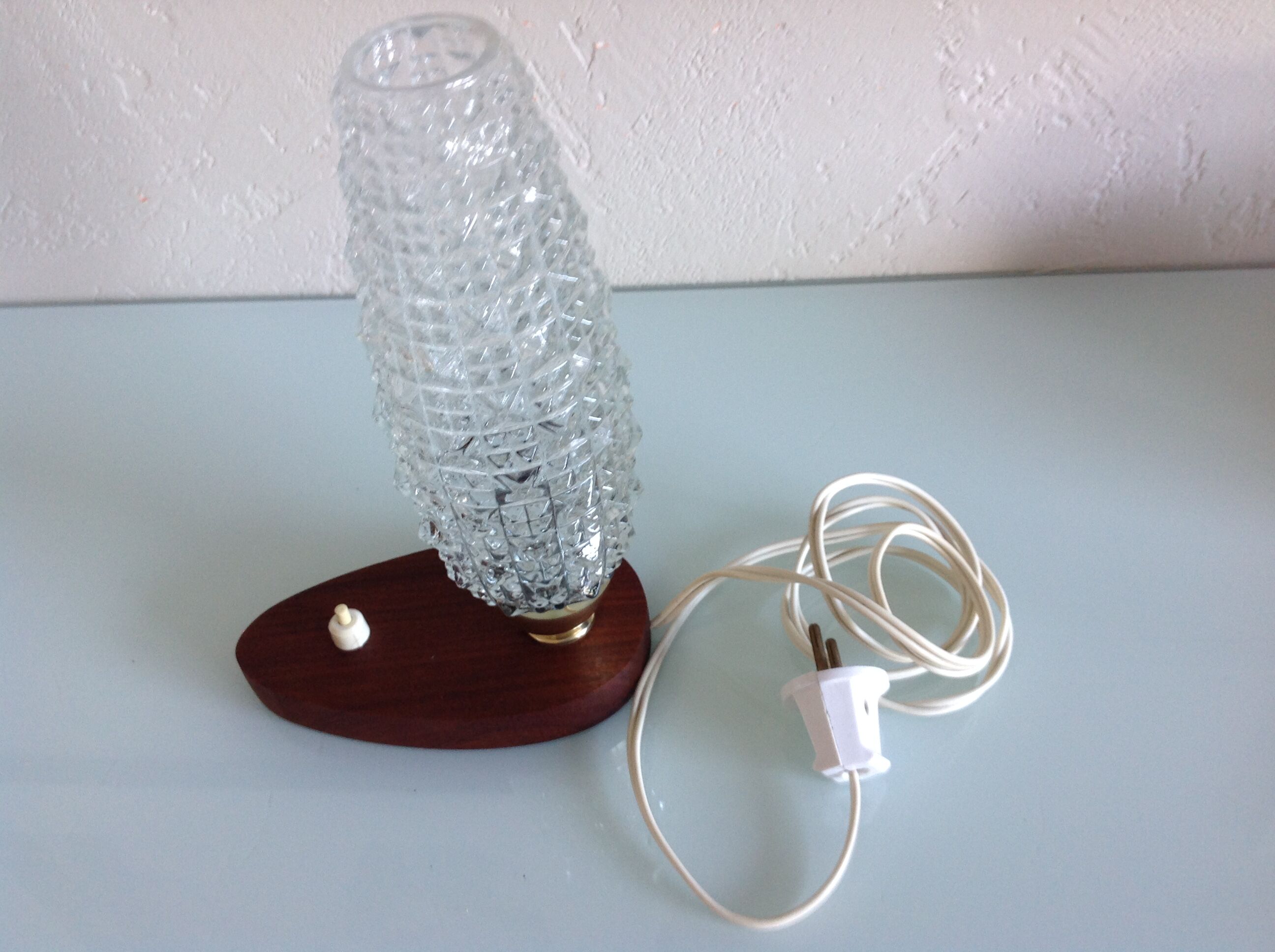 Structured tulip glass bedside lamp / vintage 60s-70s