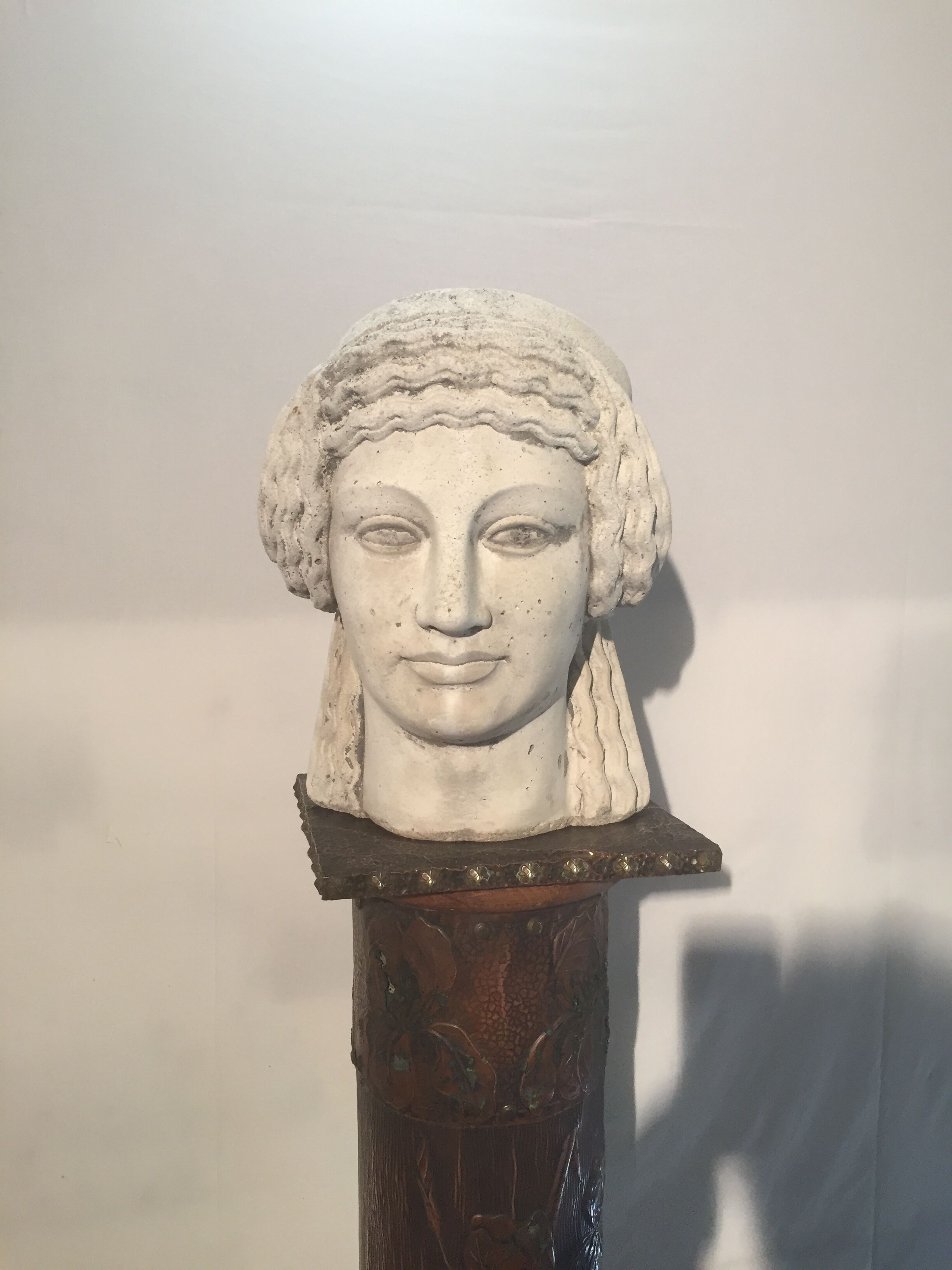 About stone bust greek