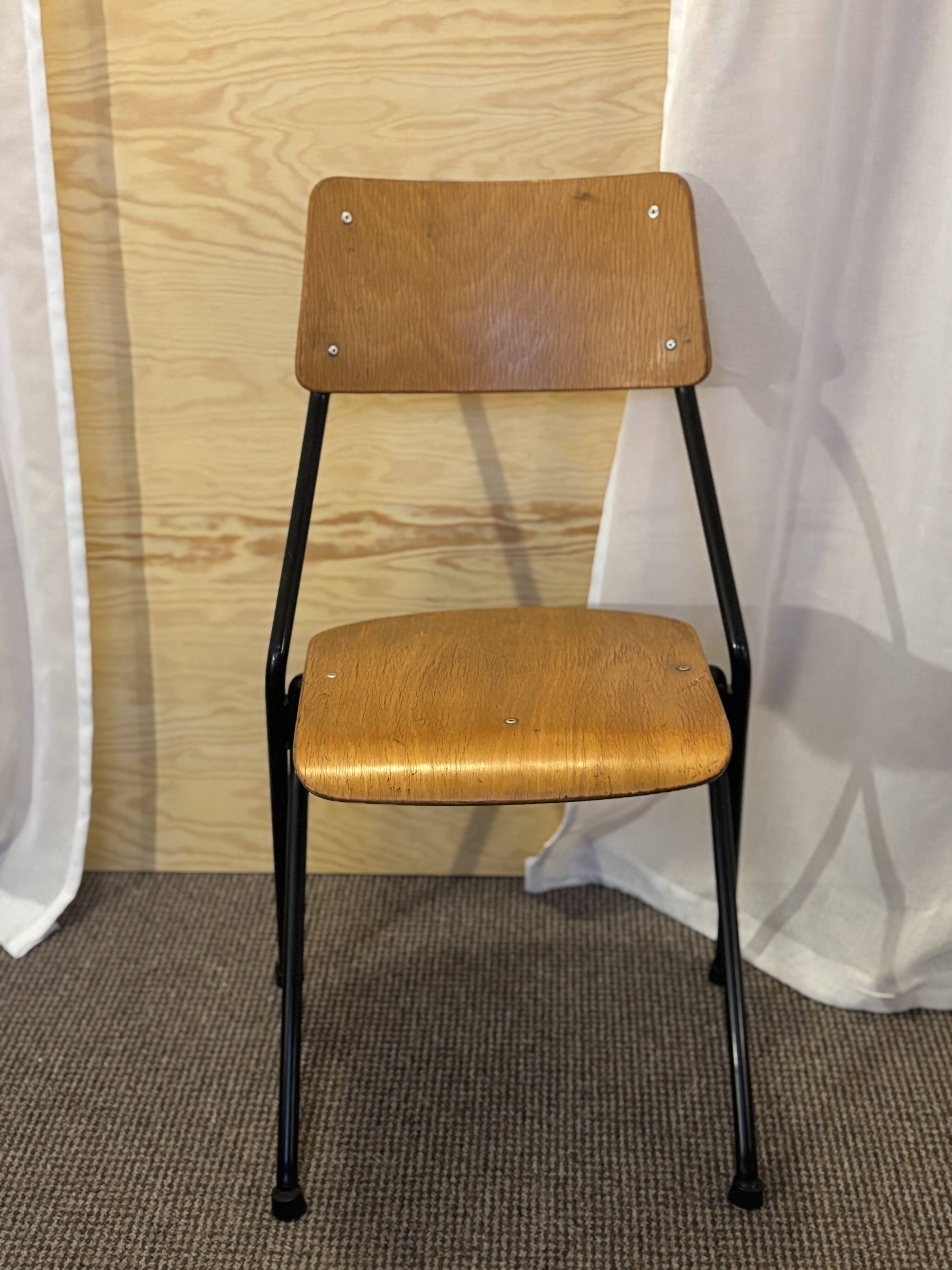 Set of 4 vintage post-modern design chairs