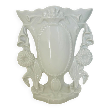 Bride's vase in porcelain