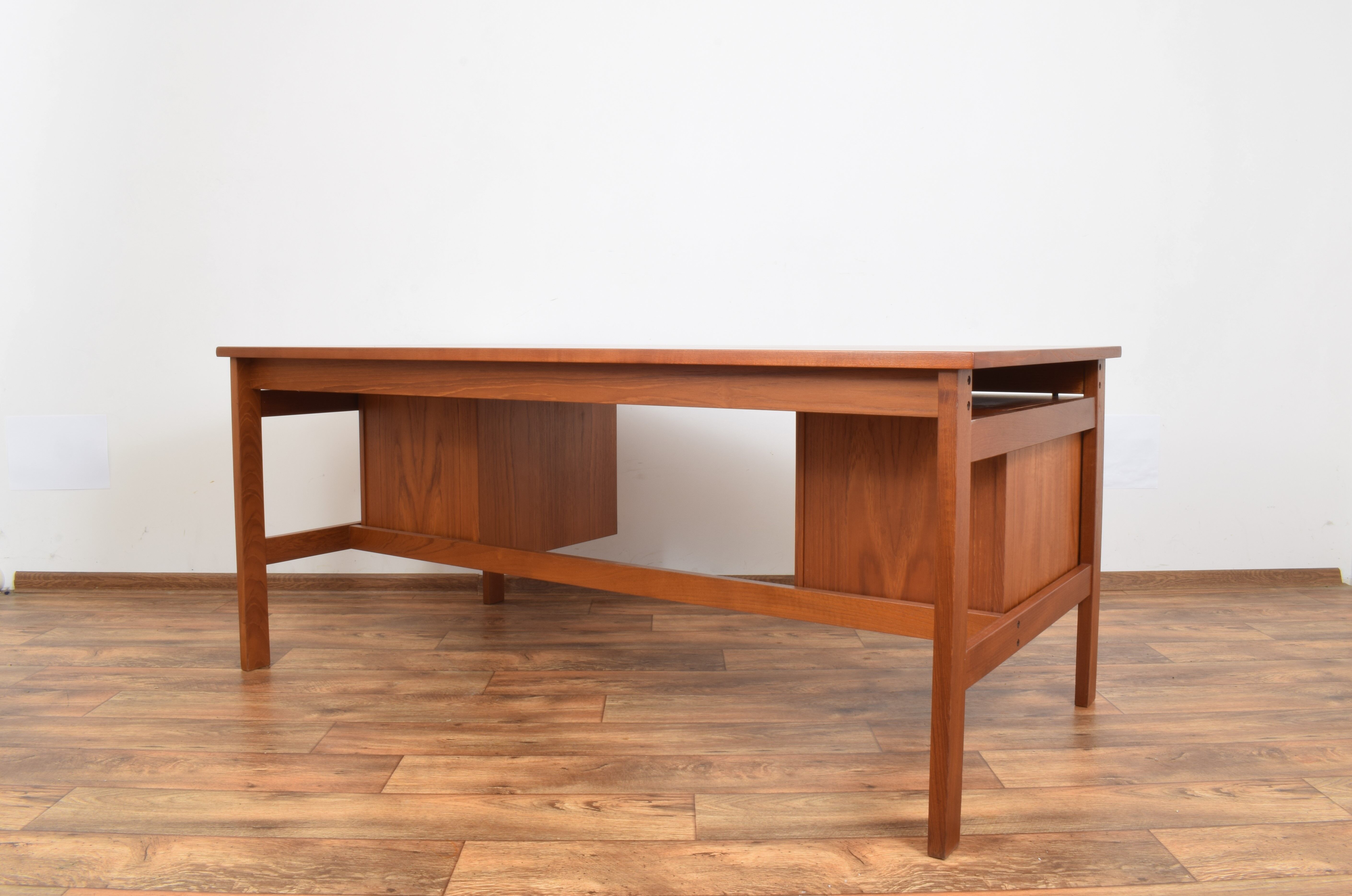 Mid-century danish teak desk, 1970
