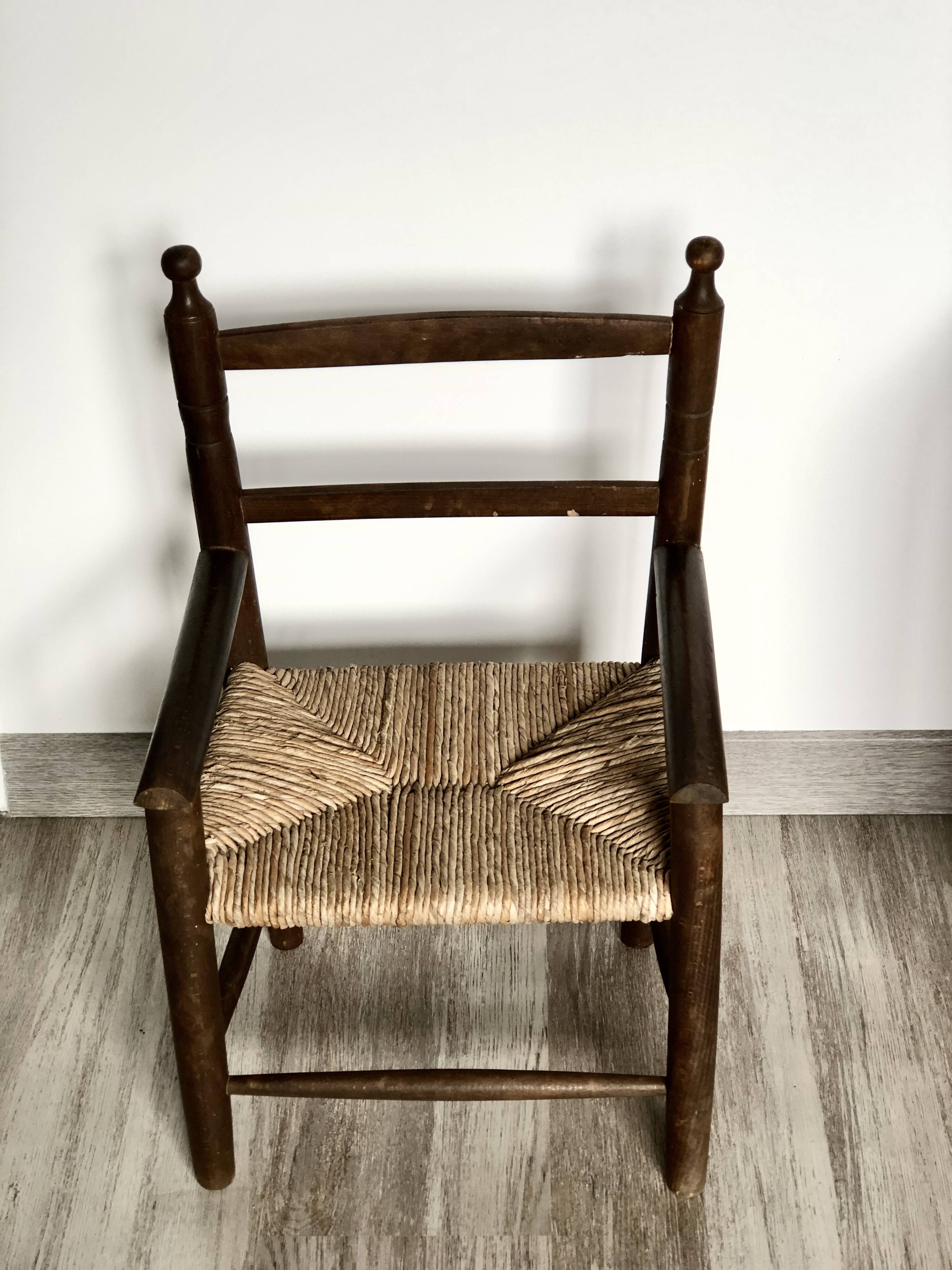 Children's armchair in beech wood and straw