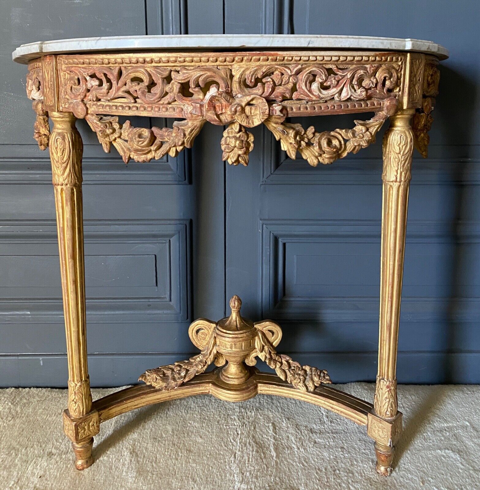 Console XVIII wooden gold louis xvi white marble flower falls