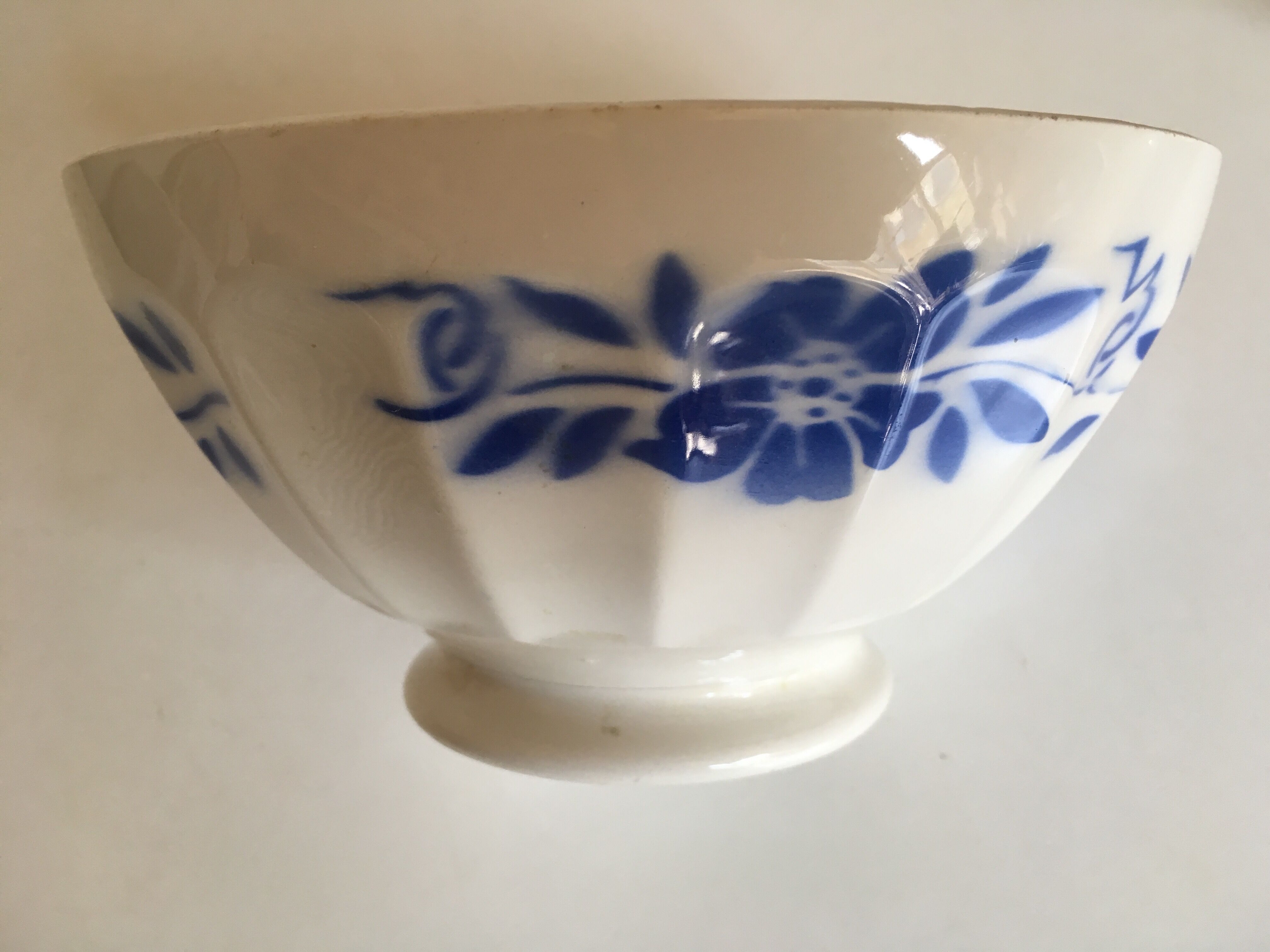 Country XL bowl in old faience blue flower décor