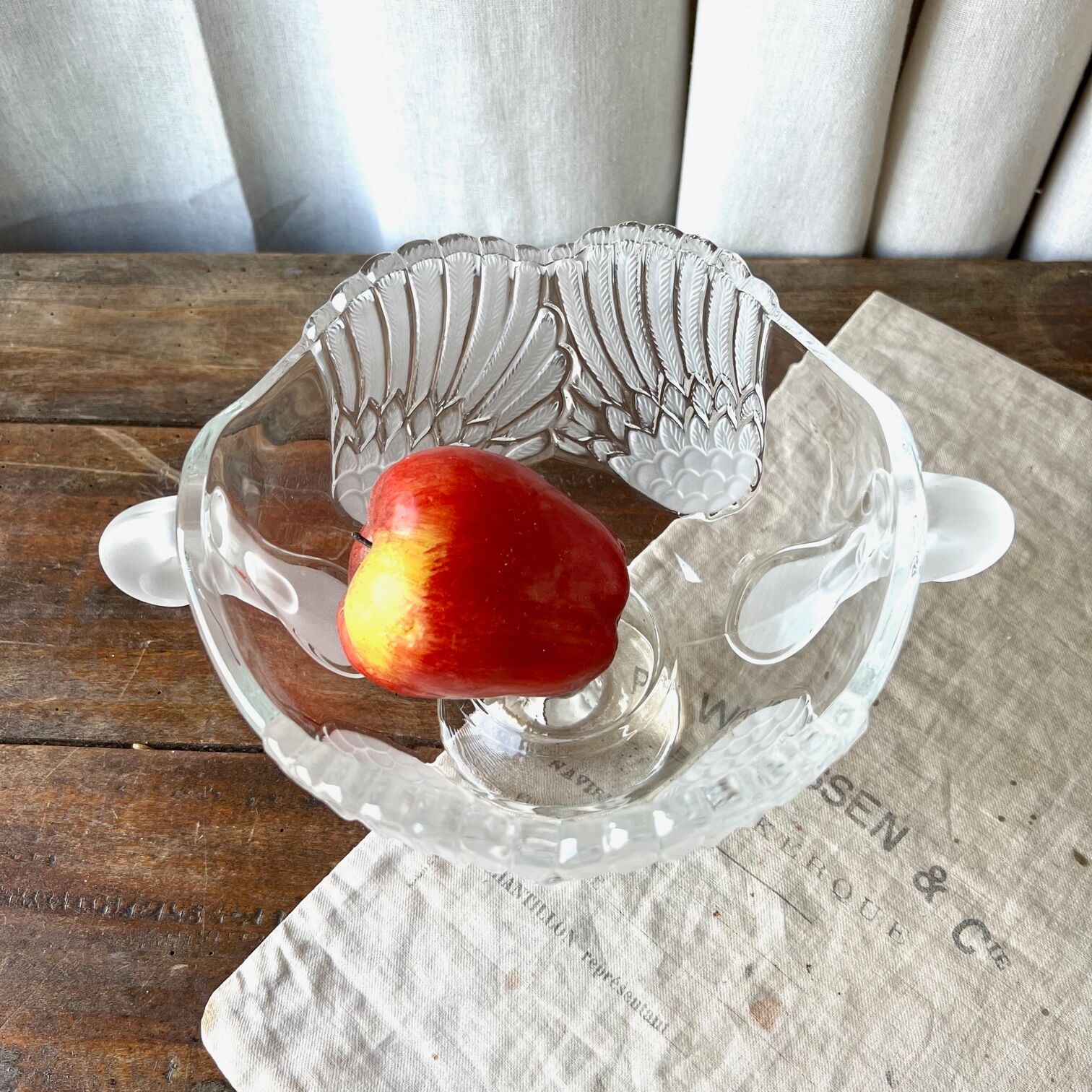 Round fruit cup "swans"