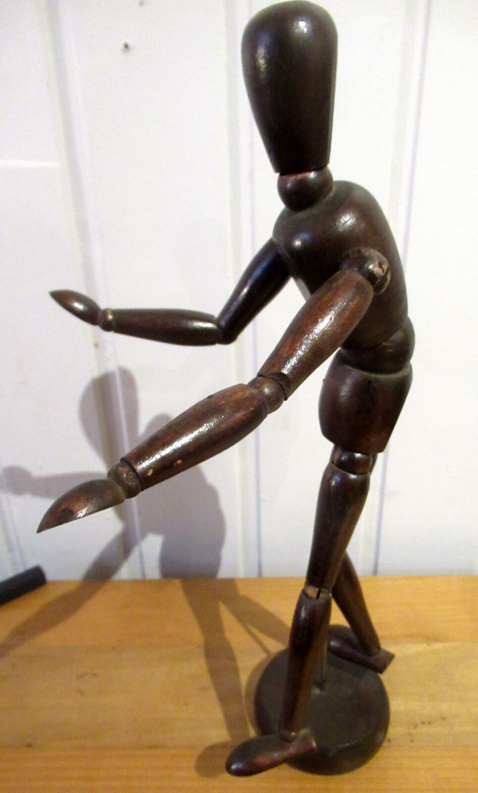 Articulated wooden mannequin