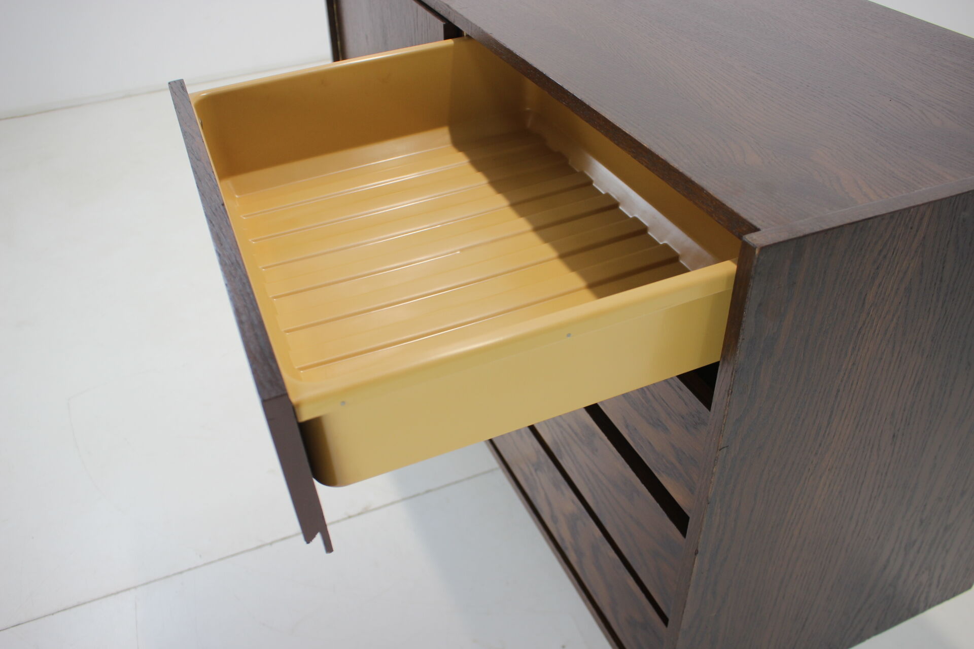 Buffet conçu par Jiří Jiroutek, années 1960