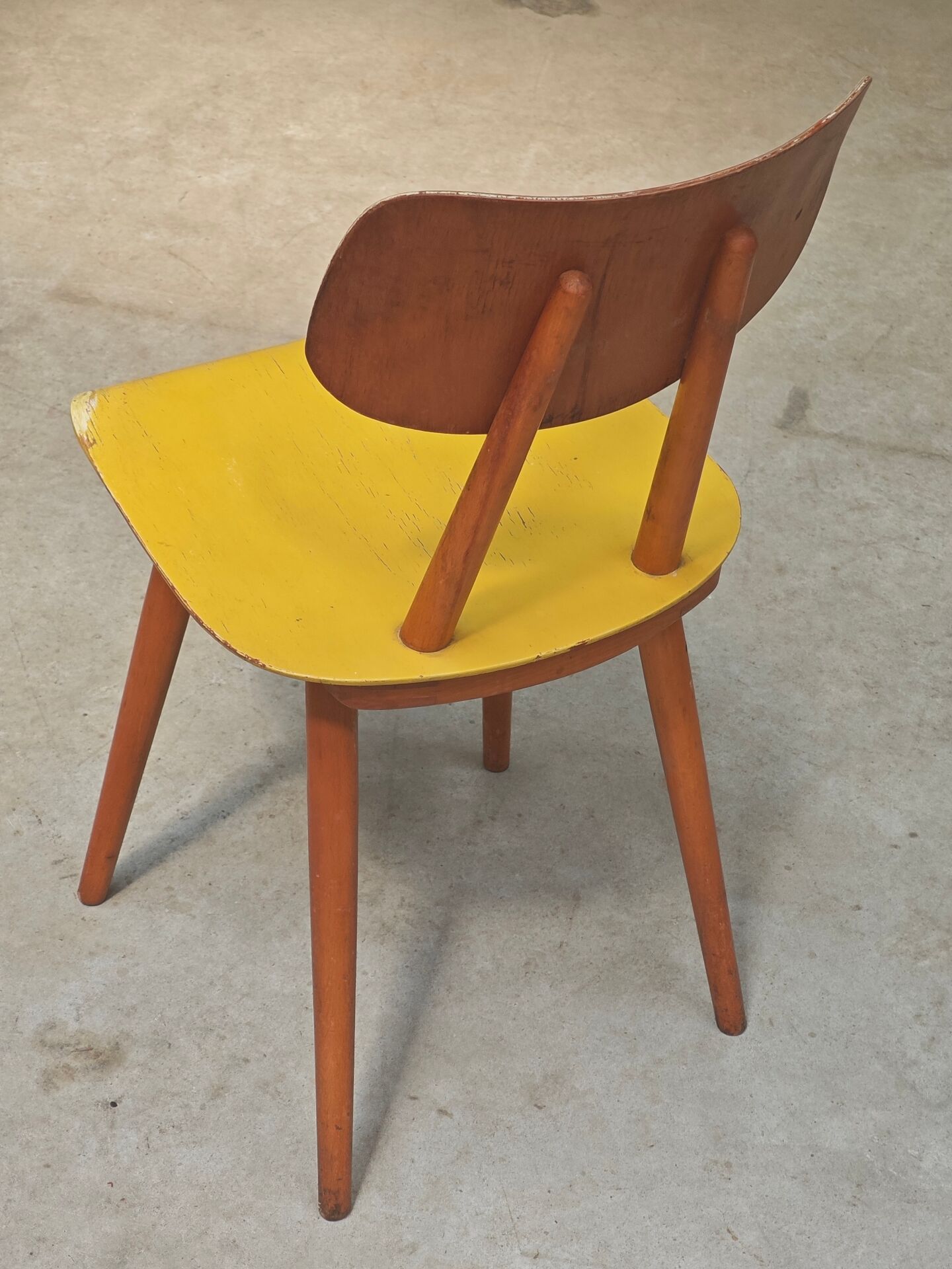 Yellow wooden chair TON Bystrice (Thonet) 1970