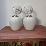 Paire d’appliques vintage en opaline blanche