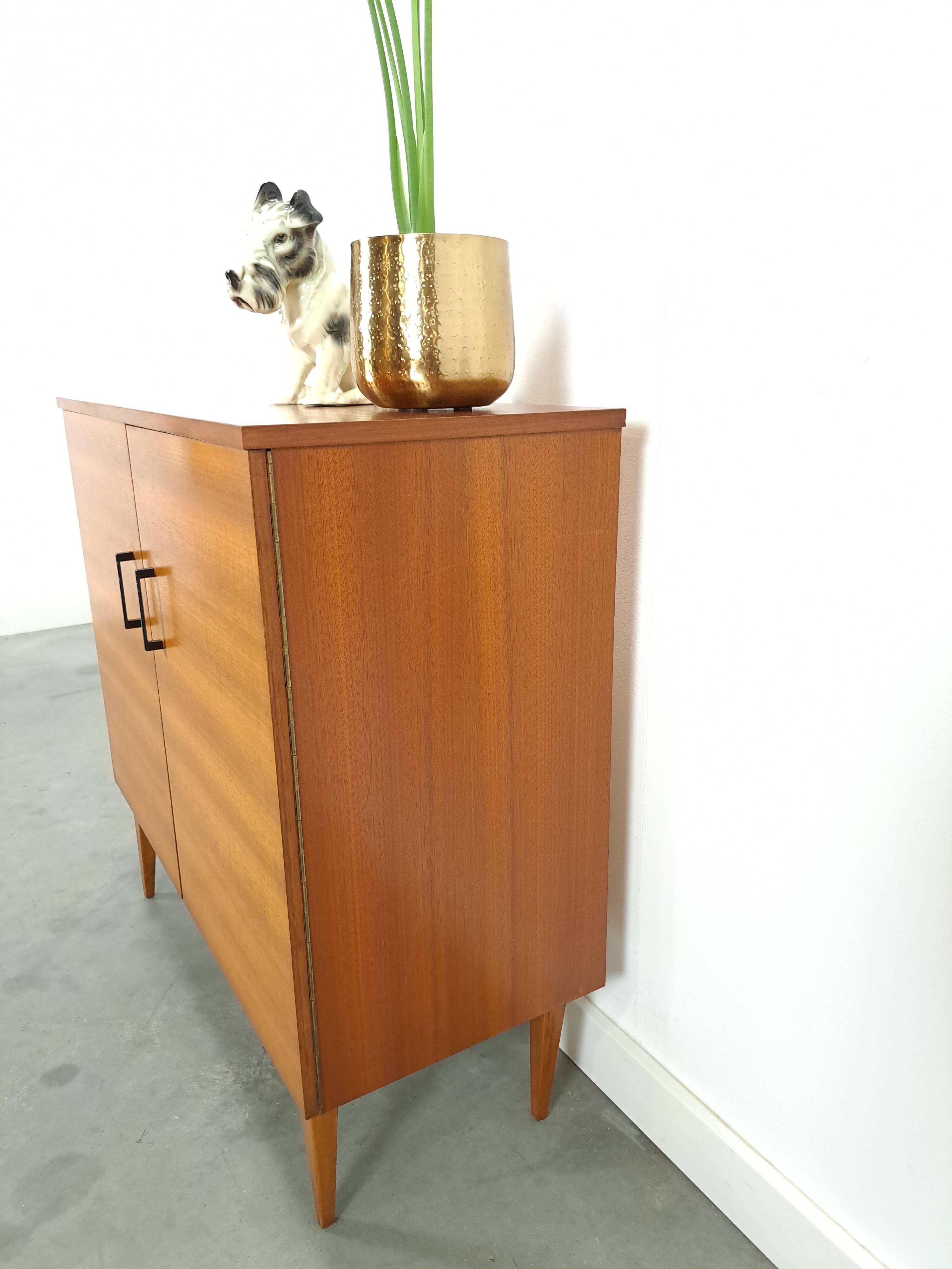 Fineer vintage schoenenkast met legplanken, Kama Möbel