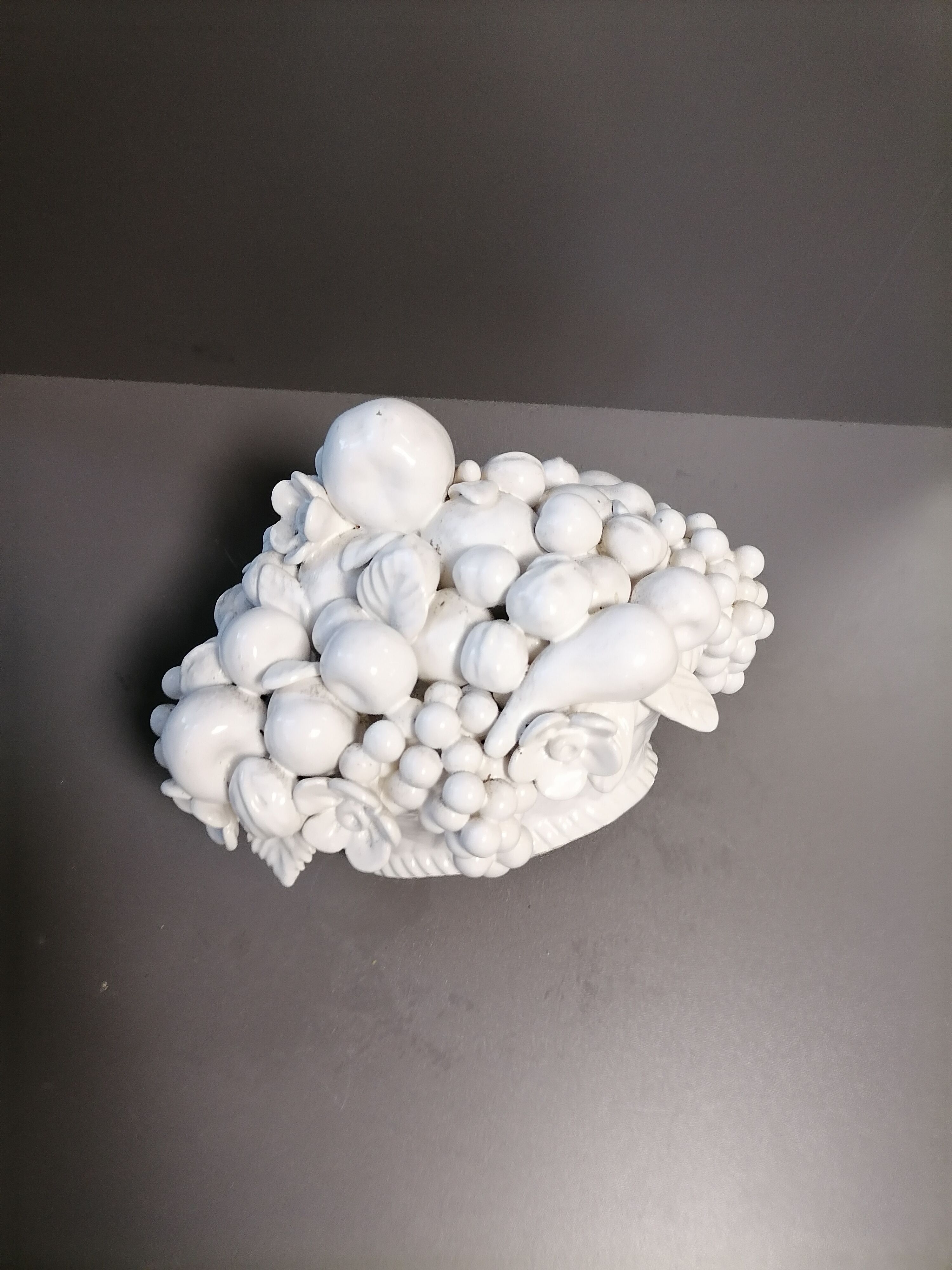 Earthenware centerpiece