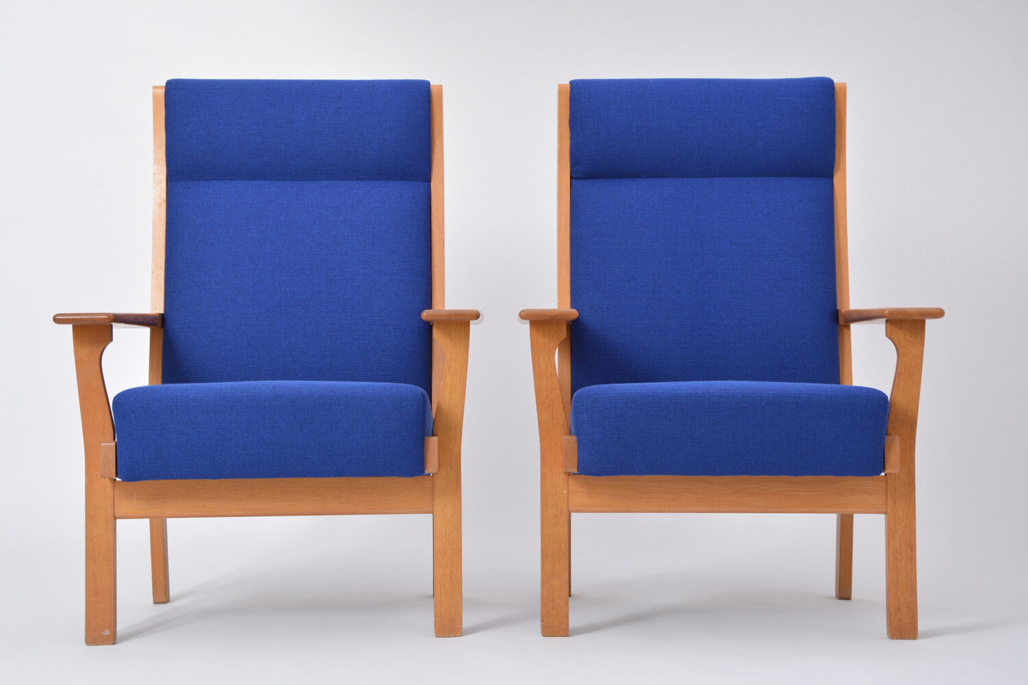 Set of Two Danish Mid-Century Modern GE 181 a Chairs by Hans Wegner for GETAMA