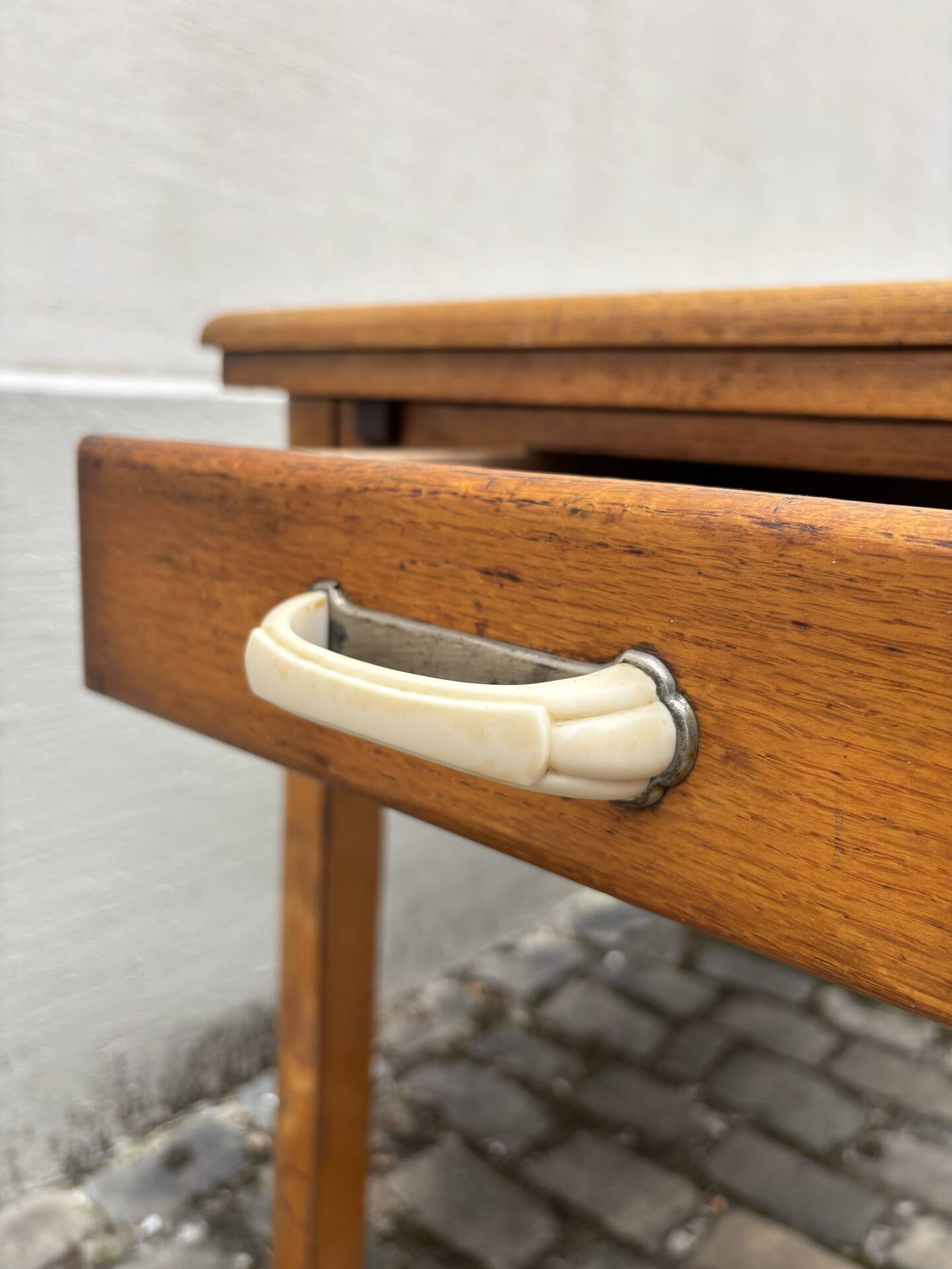 Art deco dining table or desk in wood (extendable)