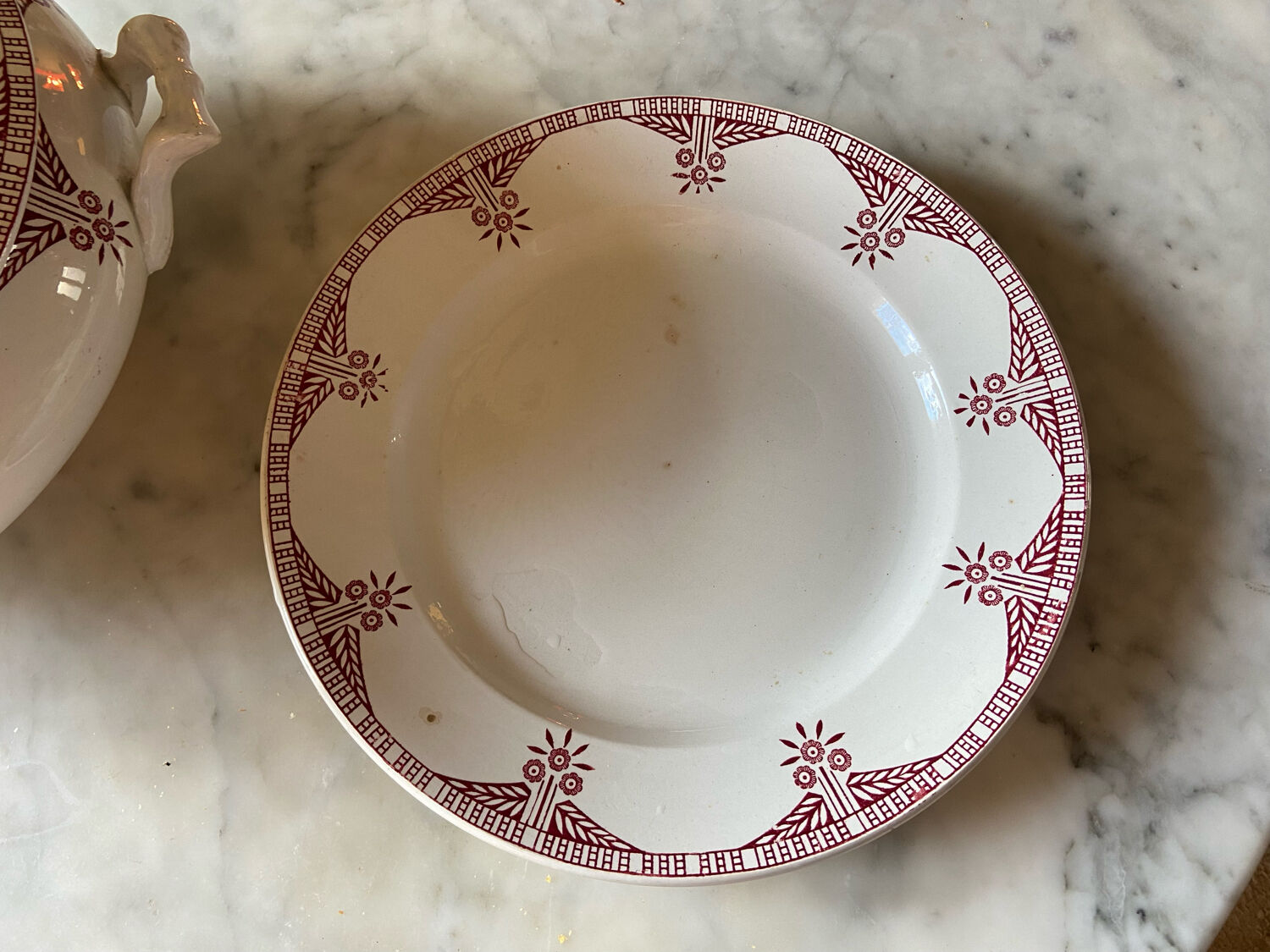 Souptureen and flat Terre de fer Saint Amand