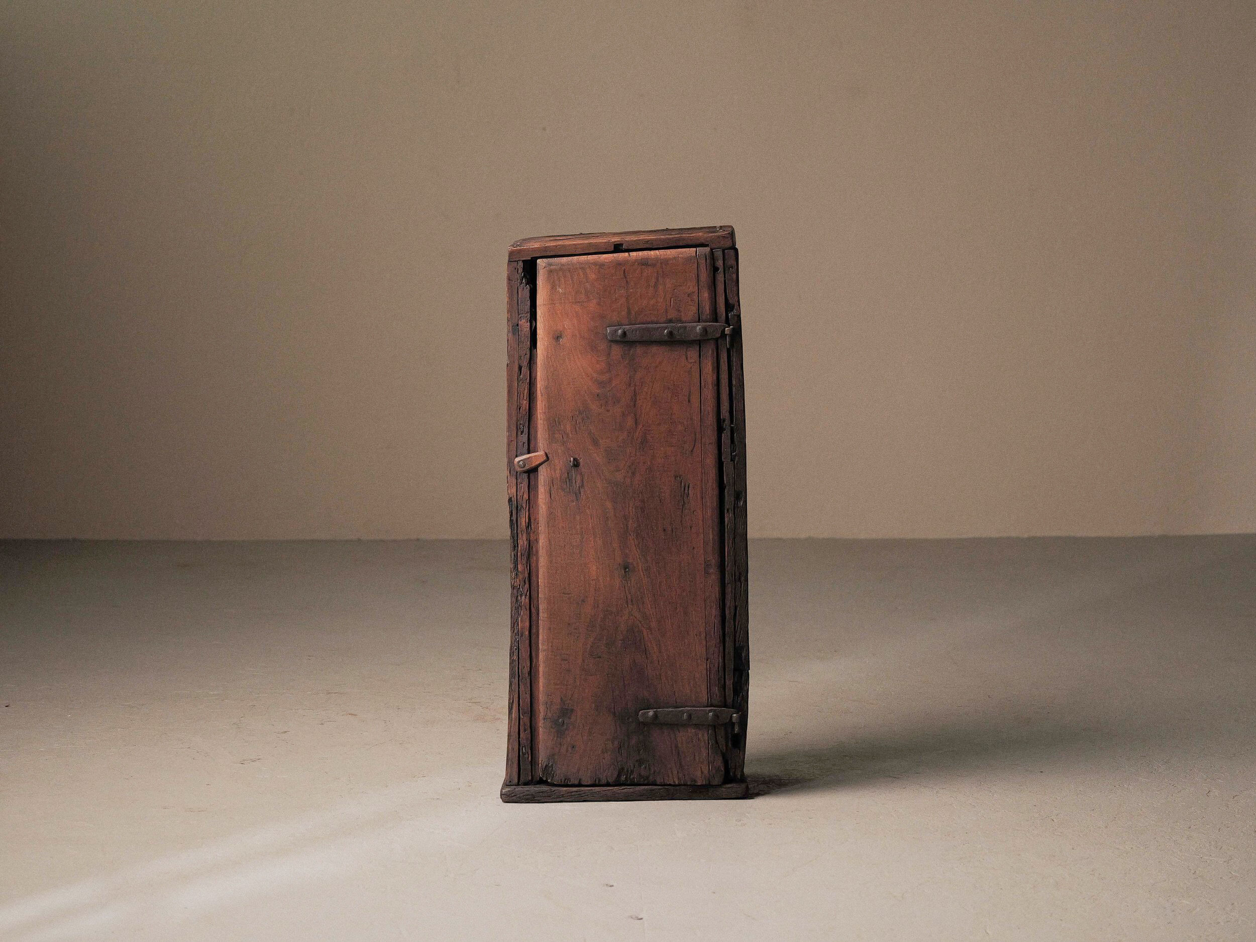 Sculpted furniture from a trunk, Folk art, 19th century