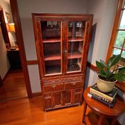 Joli cabinet vitrine indochinois deux corps. Milieu XXe siècle