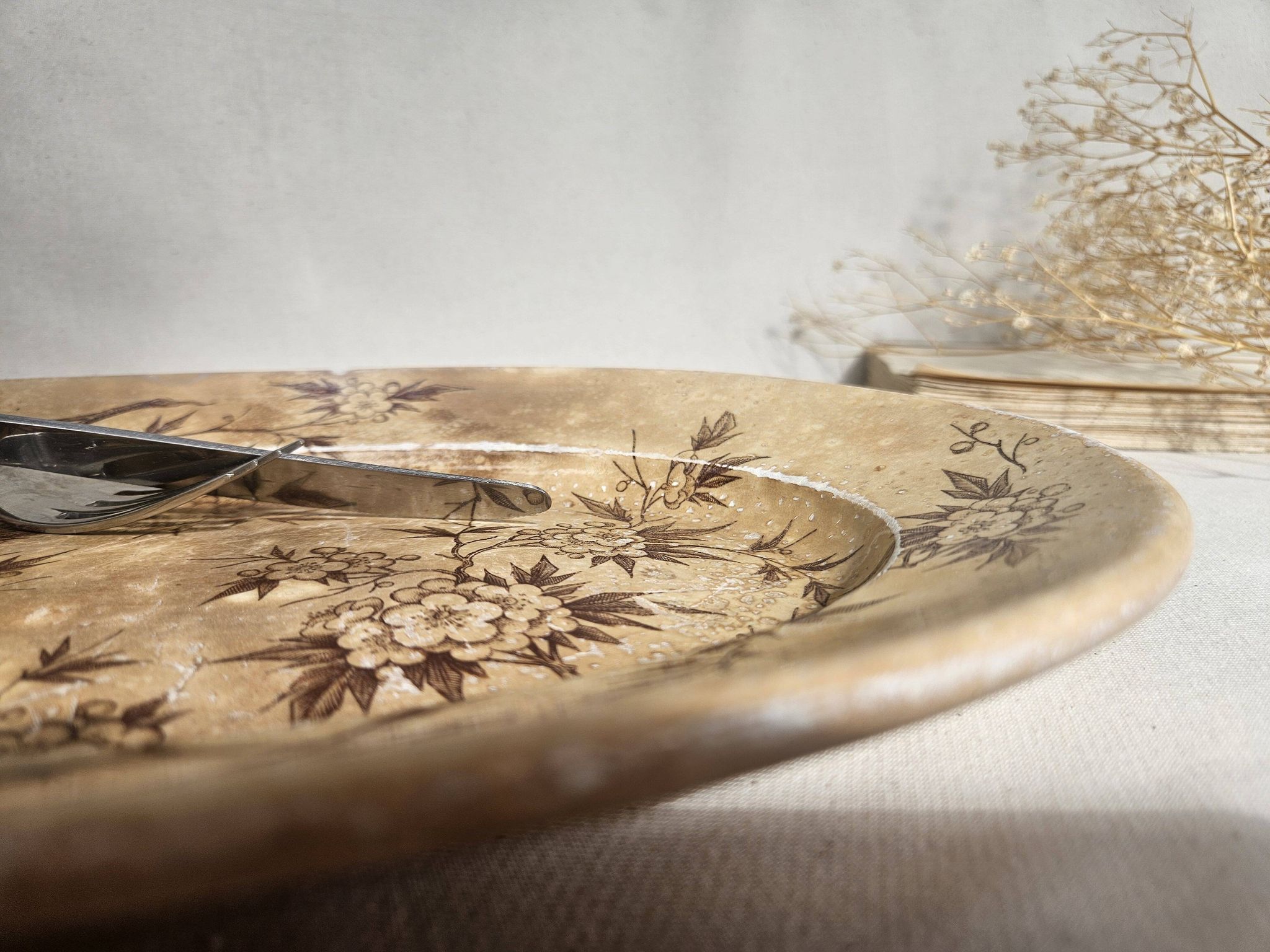 Old earthenware dish from Grigny