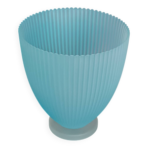 Vase en verre bleu gaufré - made