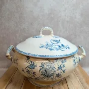 Grande soupière ancienne en terre de fer Creil et Montereau – Perruche