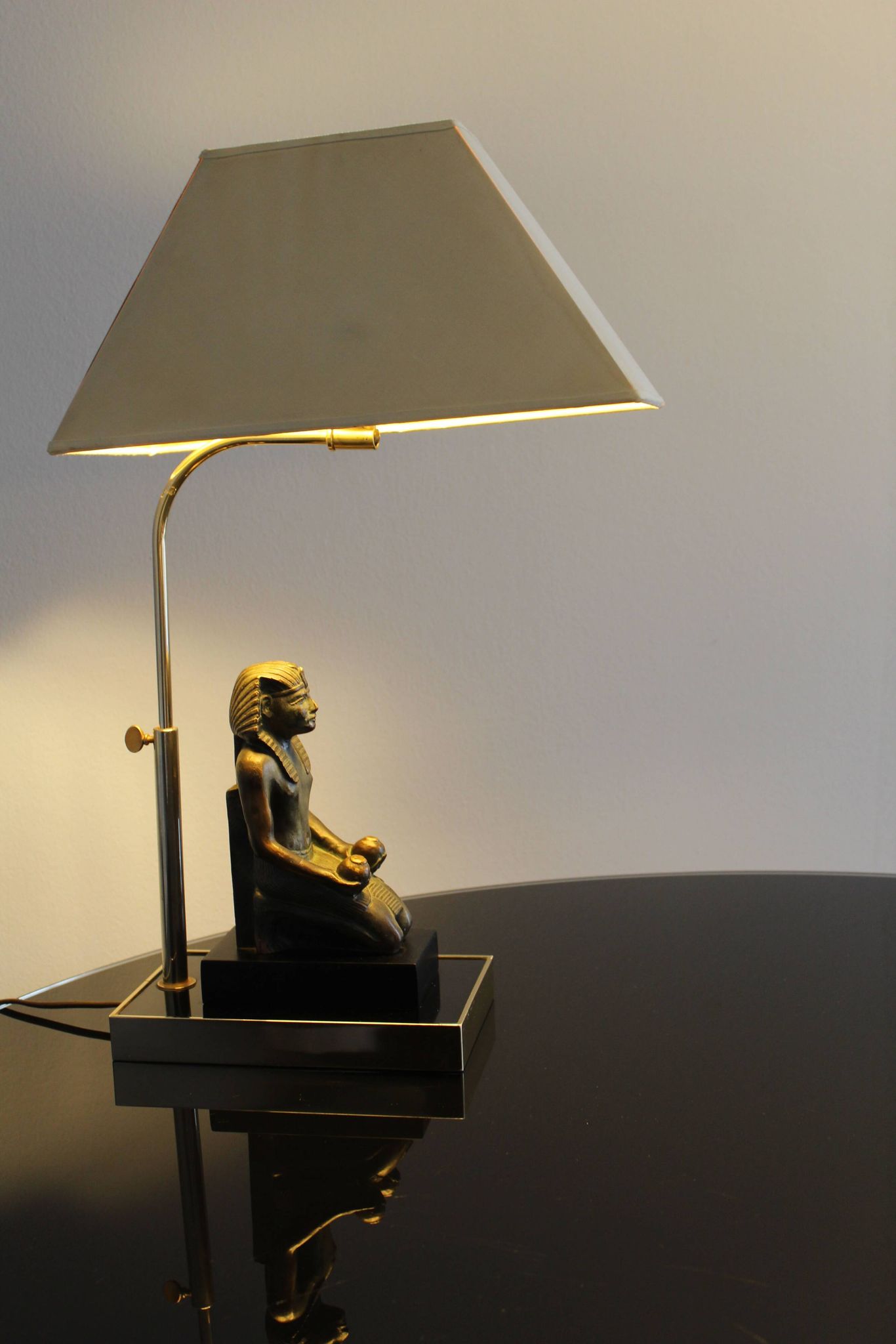 Lampe de table Hollywood Regency décor Pharaon, années 1070