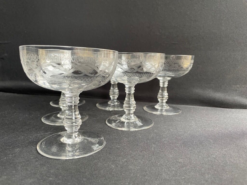 8 Guilloche crystal champagne glasses - Art Nouveau