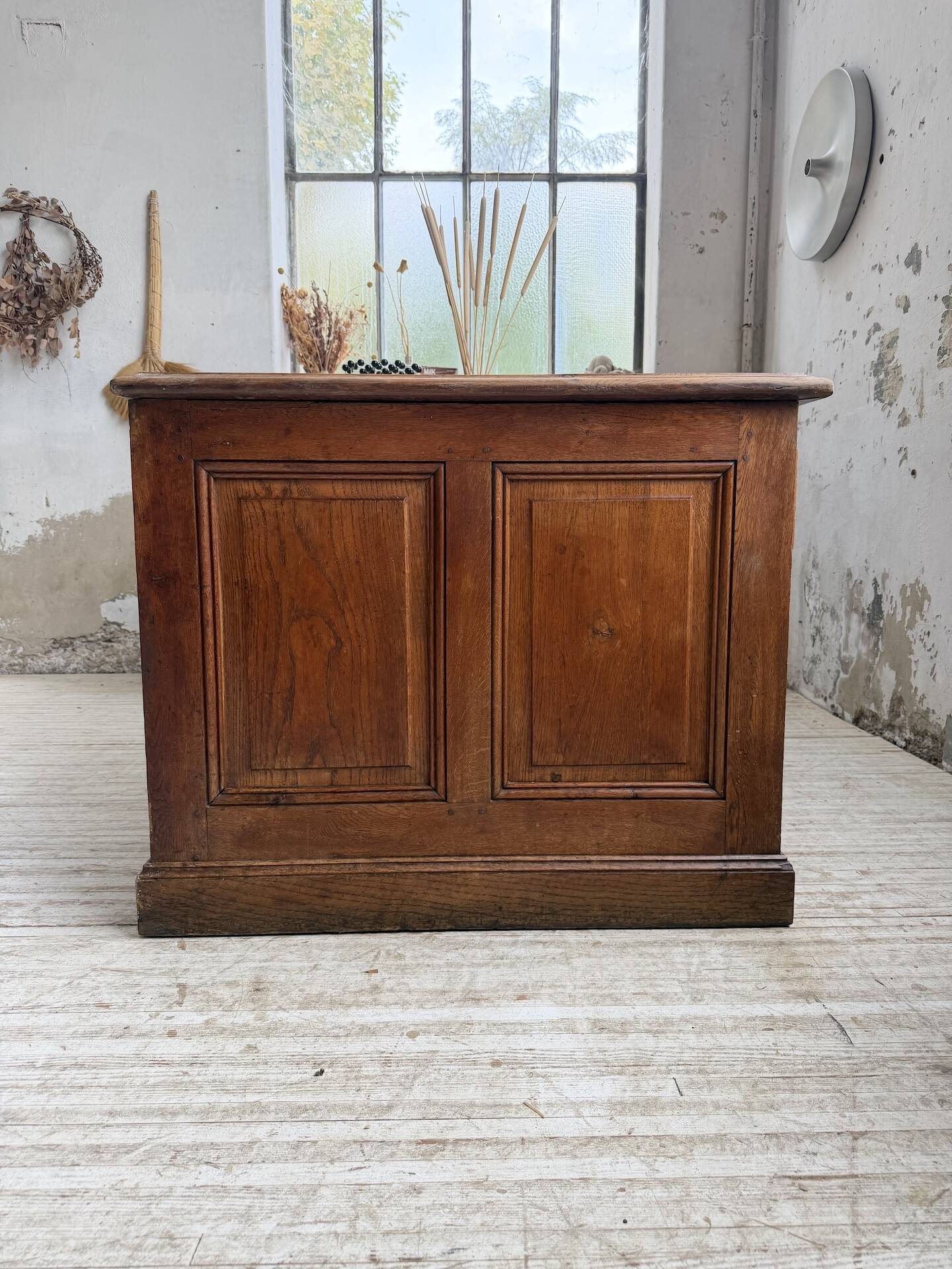 Counter or desk in oak from the 1950s.