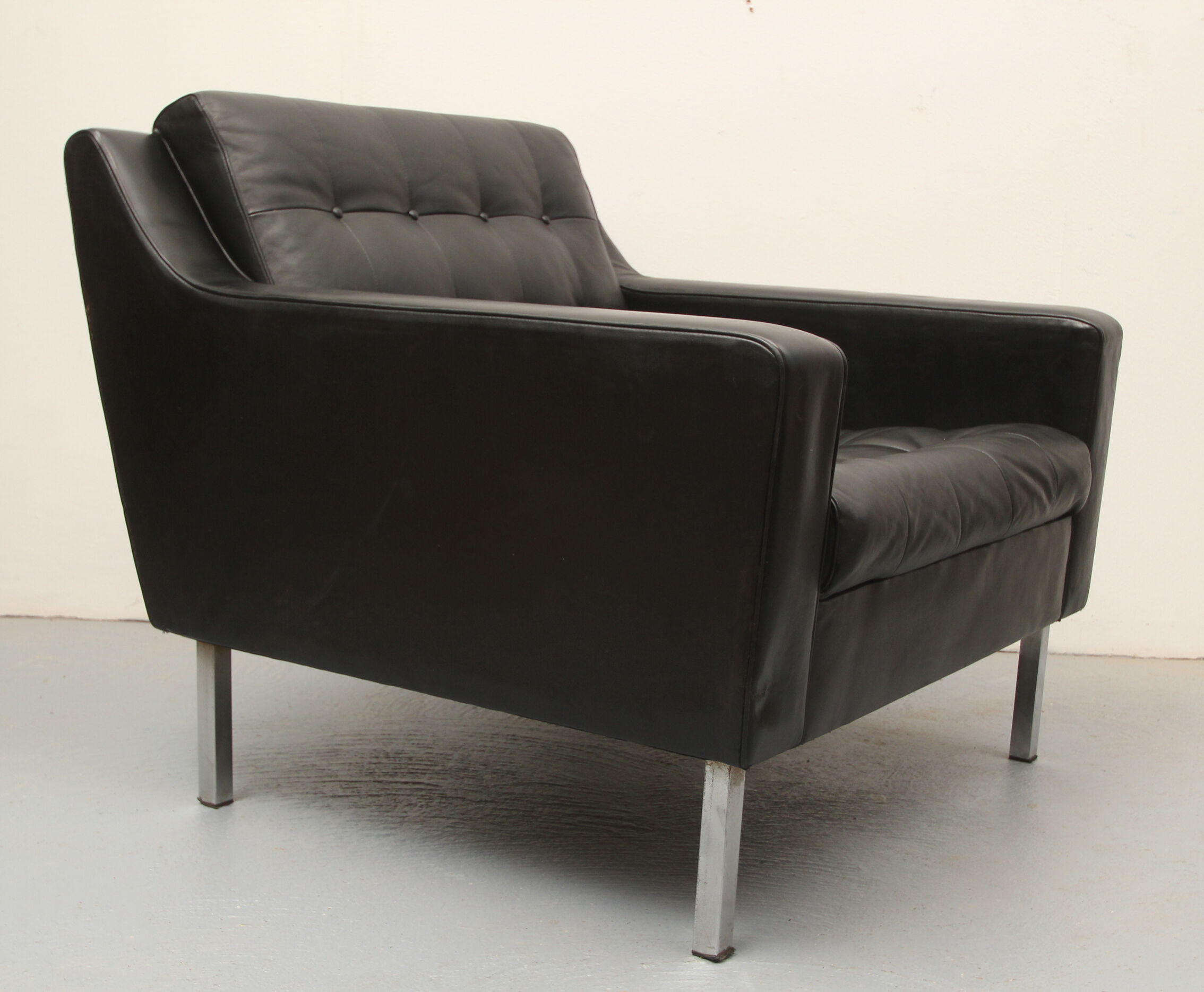 Fauteuil en cuir des années 1960 noir