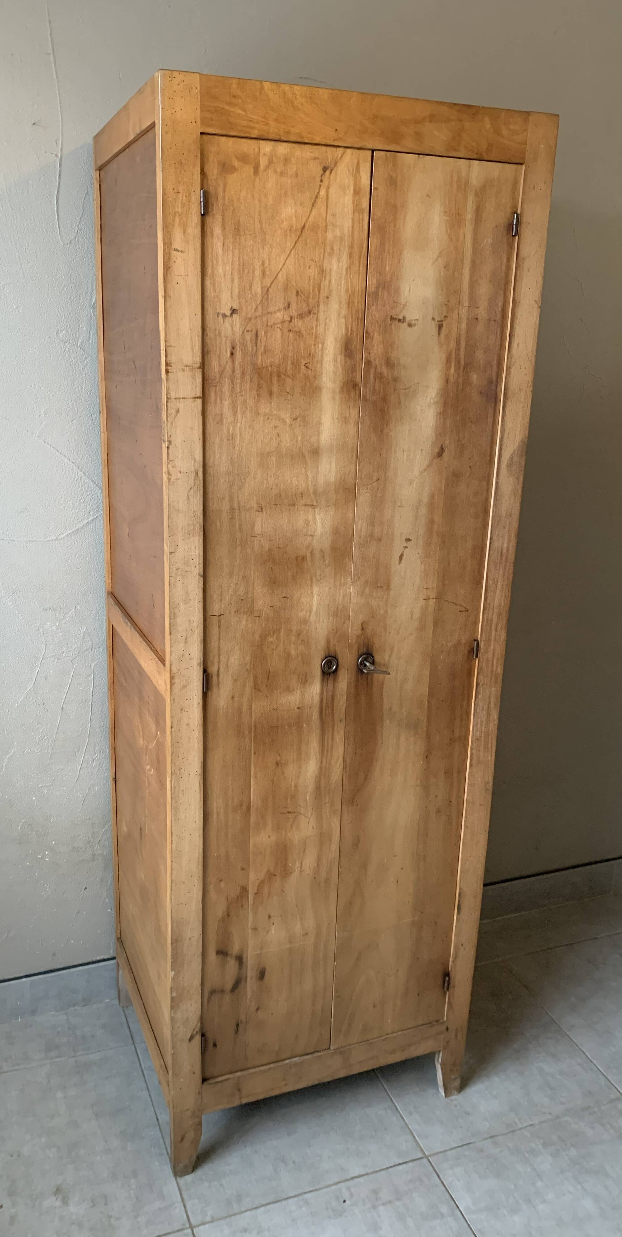 Bonnetière / armoire parisienne des années 50