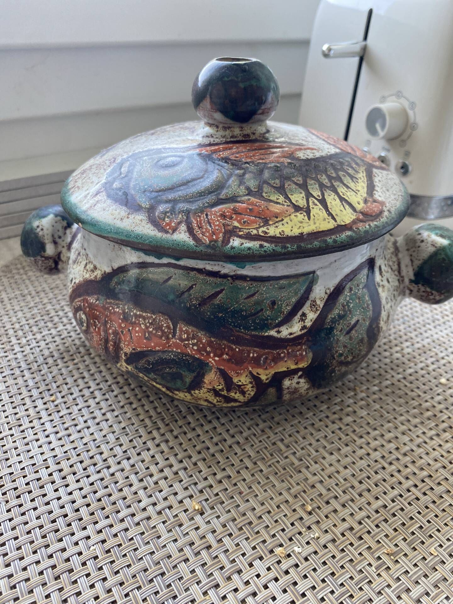 Valauris soup tureen with lid