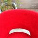 Chaise moumoute rouge pieds compas